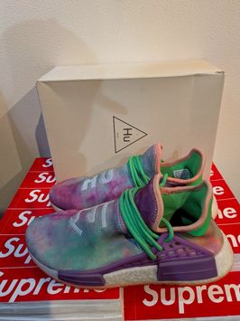 ファレル・ウィリアムス × アディダス ヒューマンレース NMD ホリ フェスティバル "チョーク コーラル"