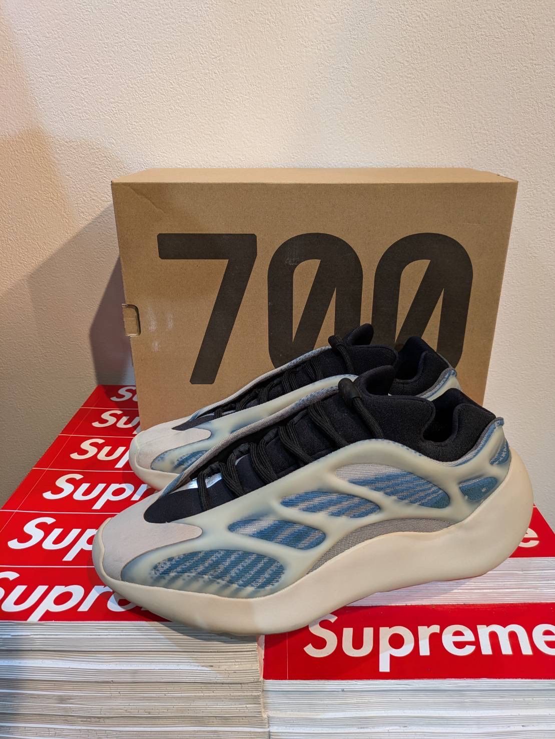 Yeezy 700 V3(イージー 700 V3) 人気の新作/中古通販
