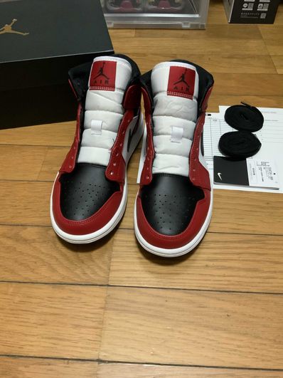 Nike Air Jordan 1 Mid "Chicago Black Toe"