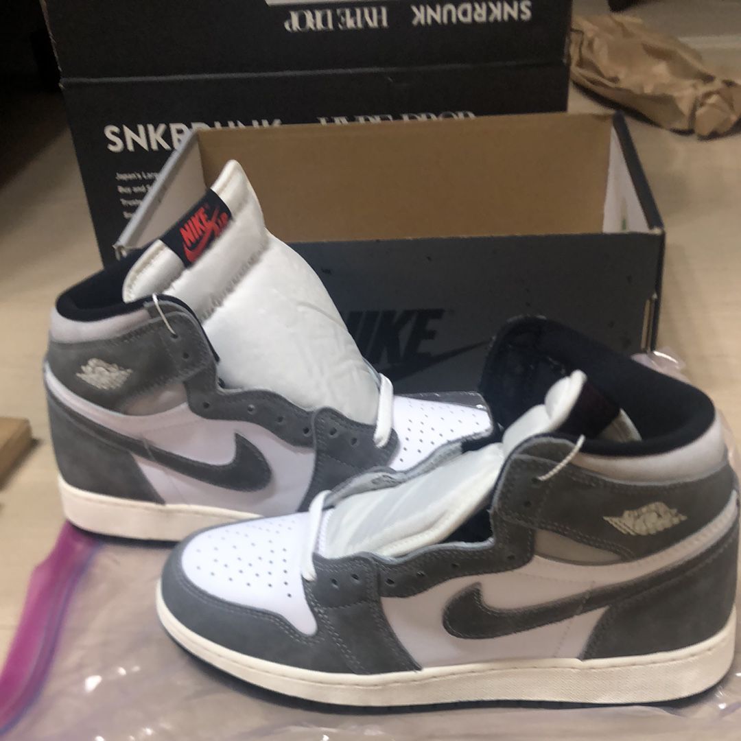 Nike GS Air Jordan 1 Retro High OG "Black and Smoke Grey"