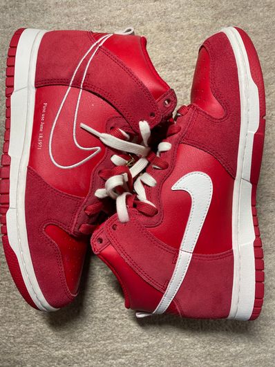 NIKE DUNK HIGH SE FIRST USE "UNIVERSITY RED"