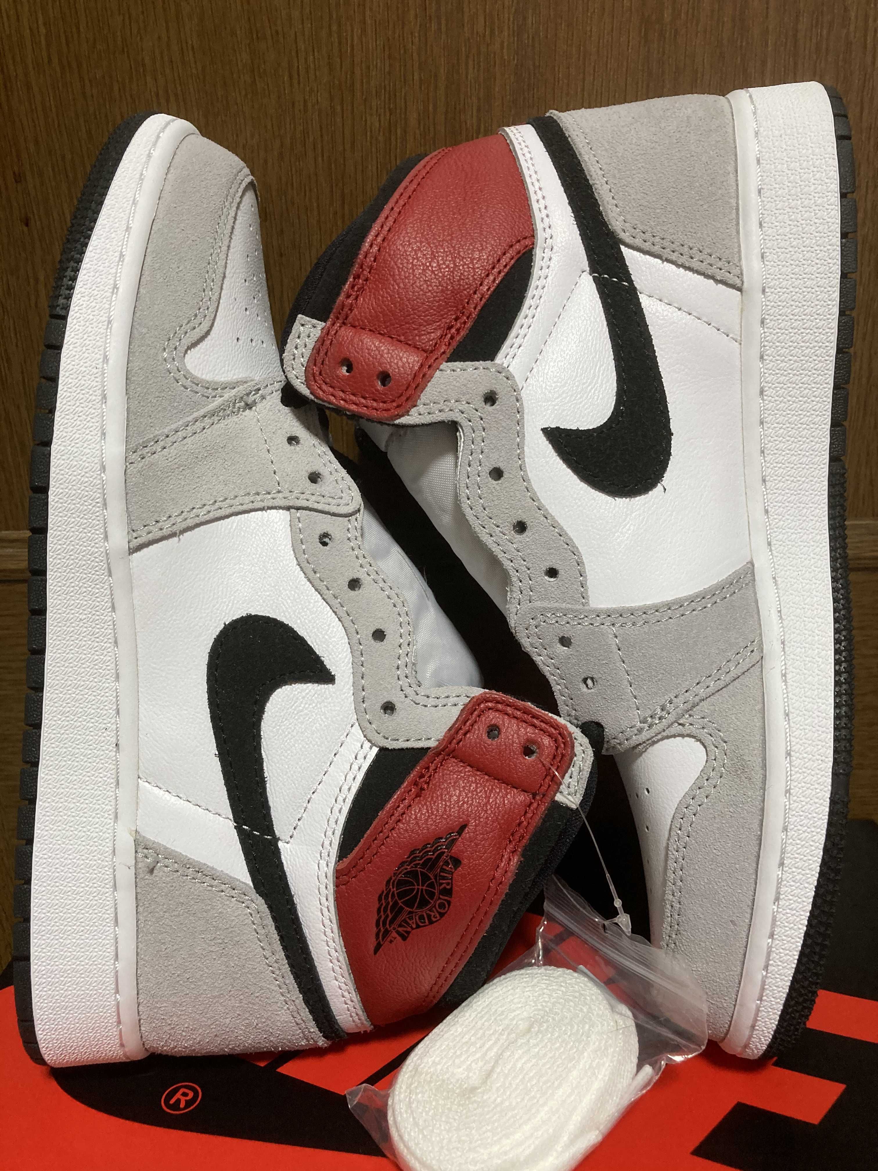 Nike GS Air Jordan 1 High OG "Light Smoke Grey"      