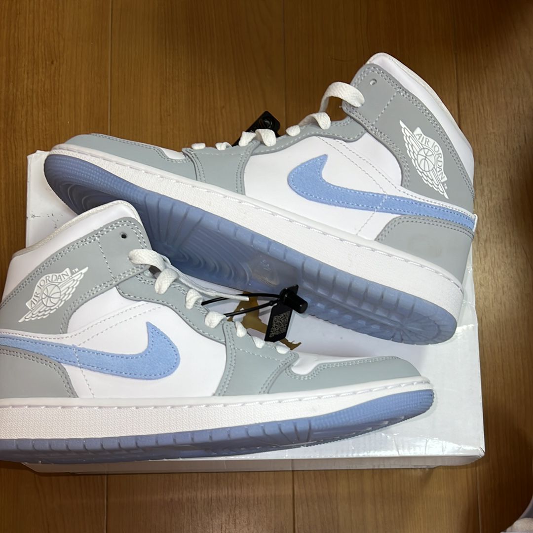 Nike Women's Air Jordan 1 Mid "Wolf Grey"