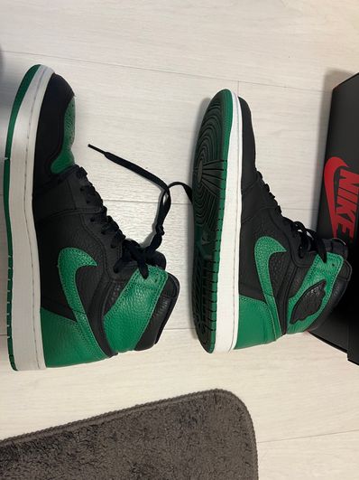 Nike Air Jordan 1 Retro High OG "Black/Pine Green" (2020)