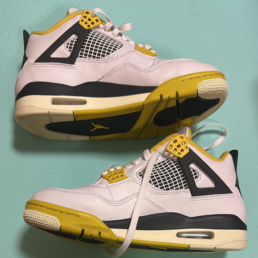 Nike Women's Air Jordan 4 Retro "Vivid Sulfur"