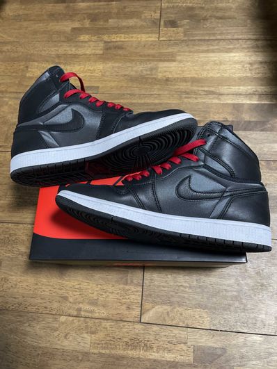 Nike Air Jordan 1 Retro High OG "Black/Metallic Silver/Gym Red"