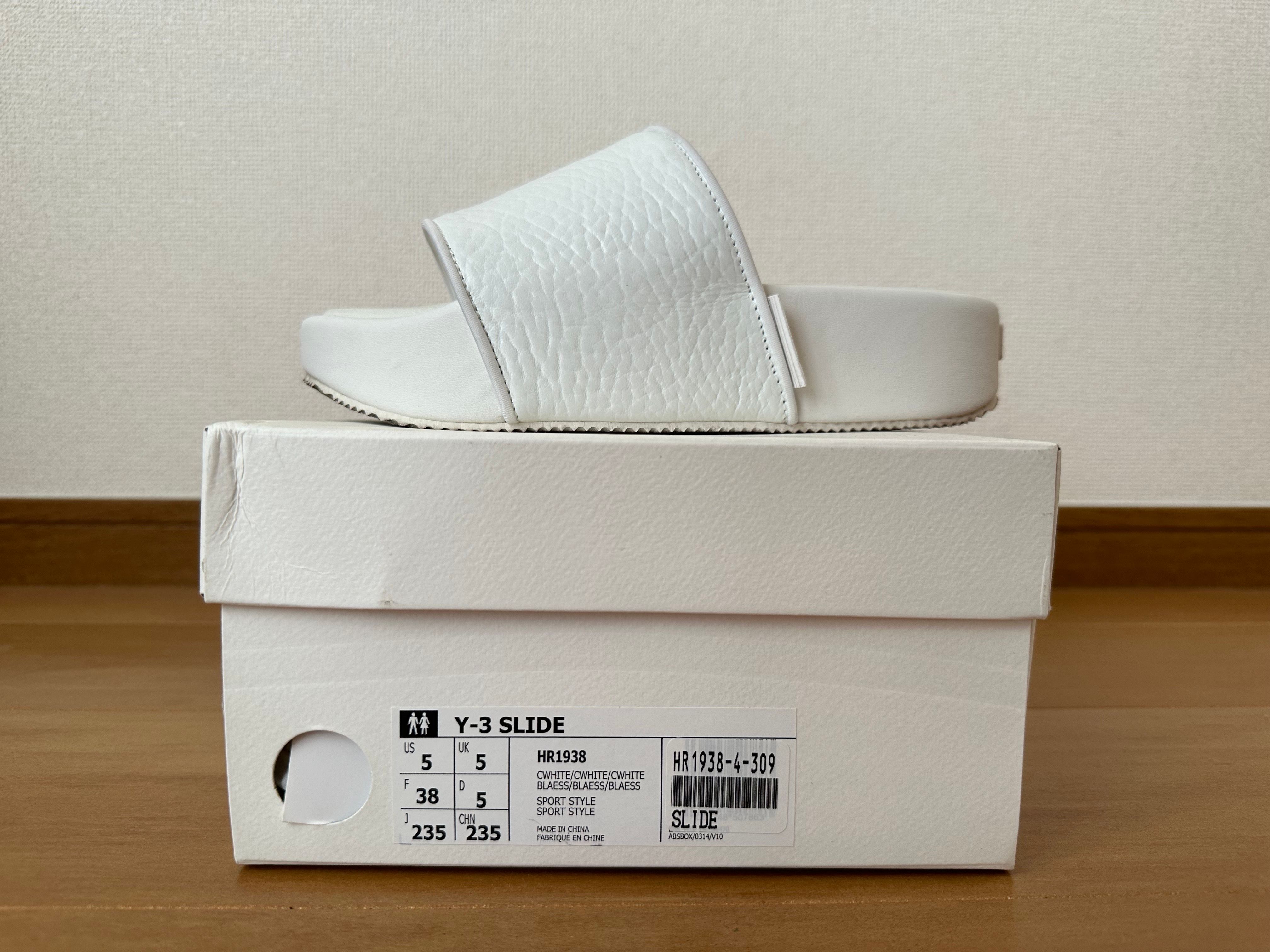 アディダス ワイスリー スライド "コア ホワイト"