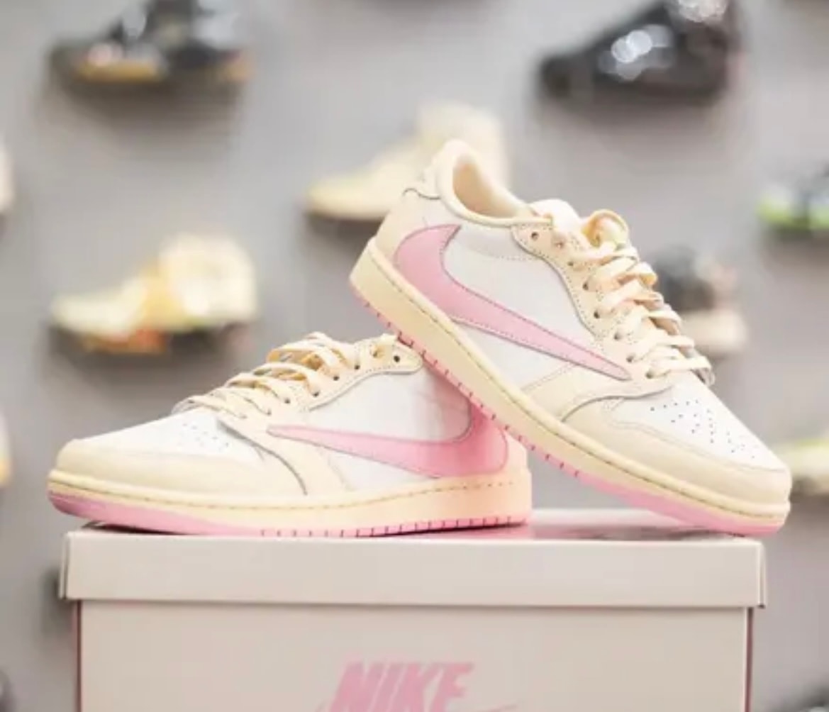 Travis Scott × Nike Air Jordan 1 Retro Low OG "Muslin/Shy Pink"