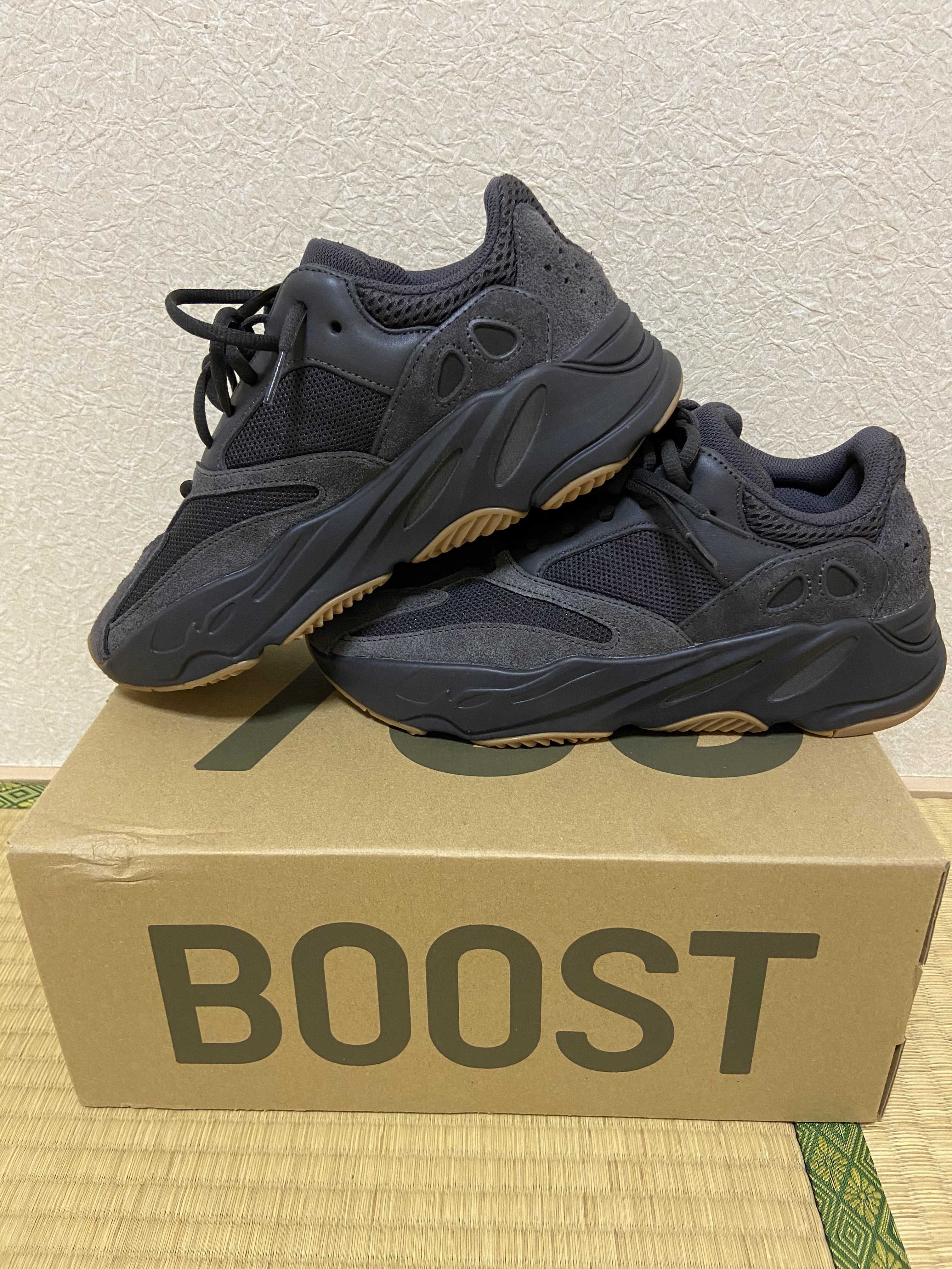 adidas YEEZY Boost 700 "Utility Black"