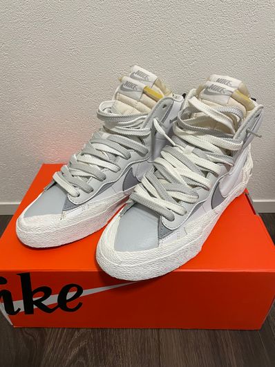 sacai × NIKE BLAZER MID "WHITE/WOLF GREY"