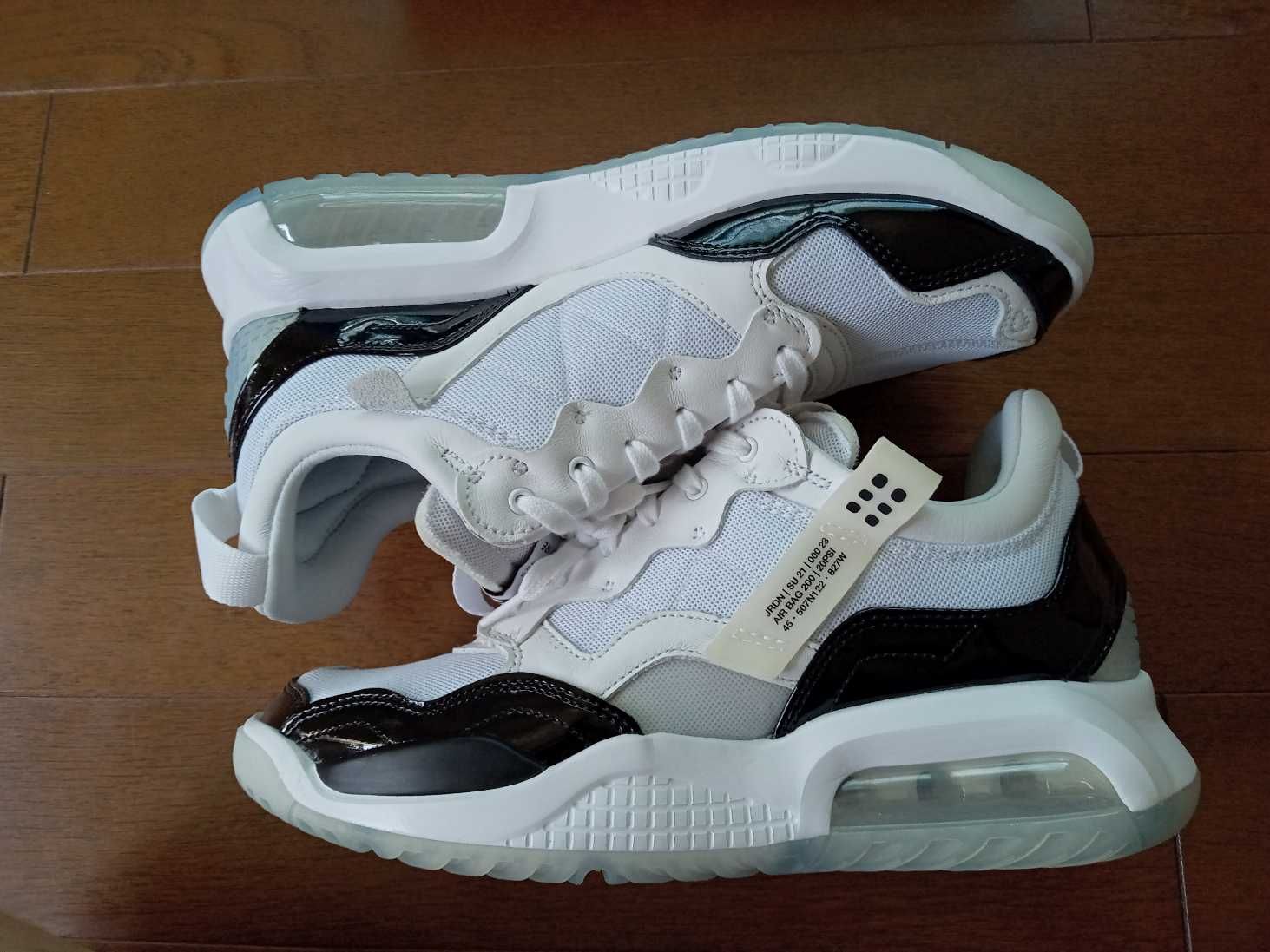 NIKE JORDAN MA2 "WHITE / BLACK"