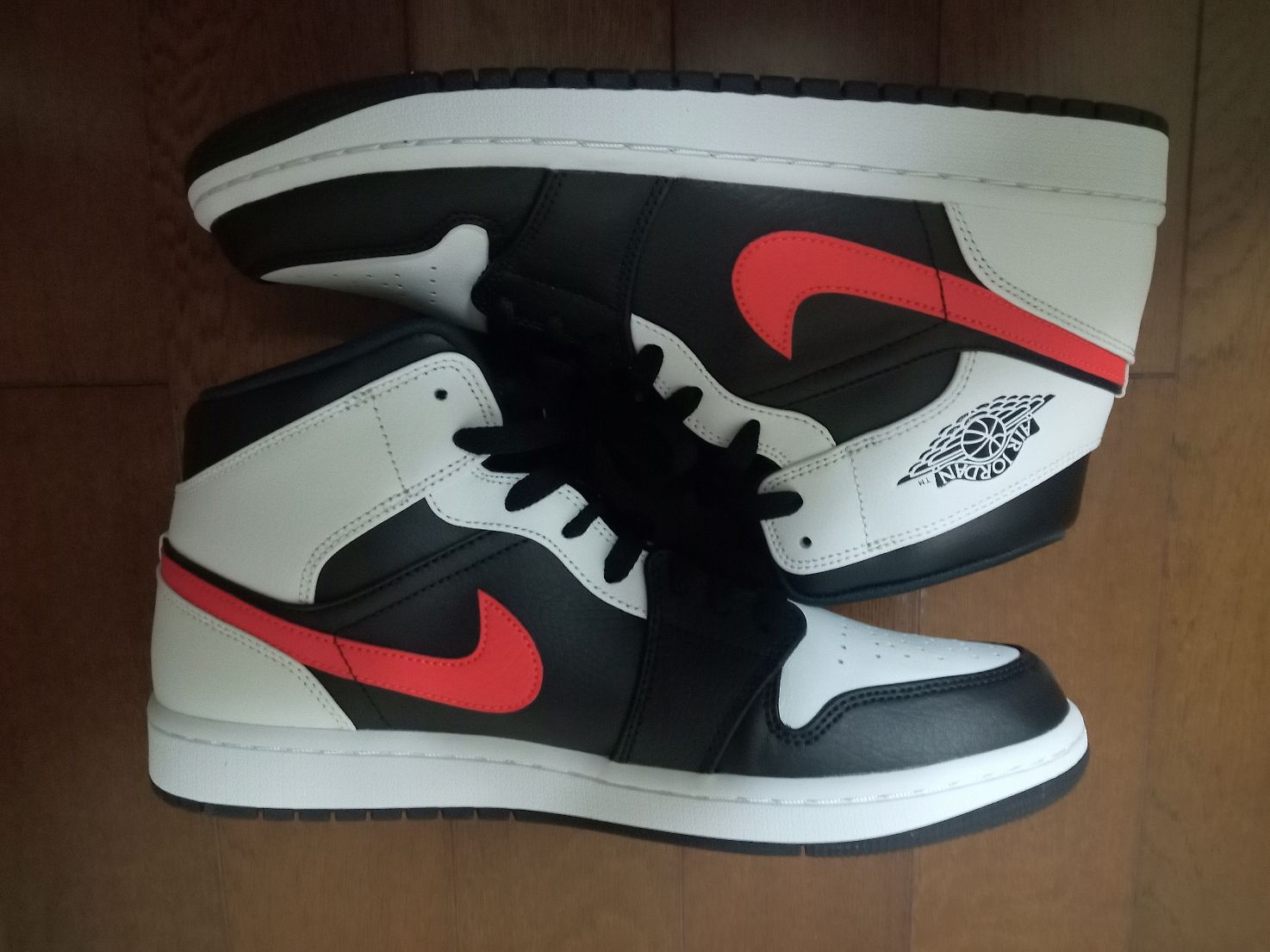 NIKE AIR JORDAN 1 MID "BLACK/CHILE RED/WHITE"