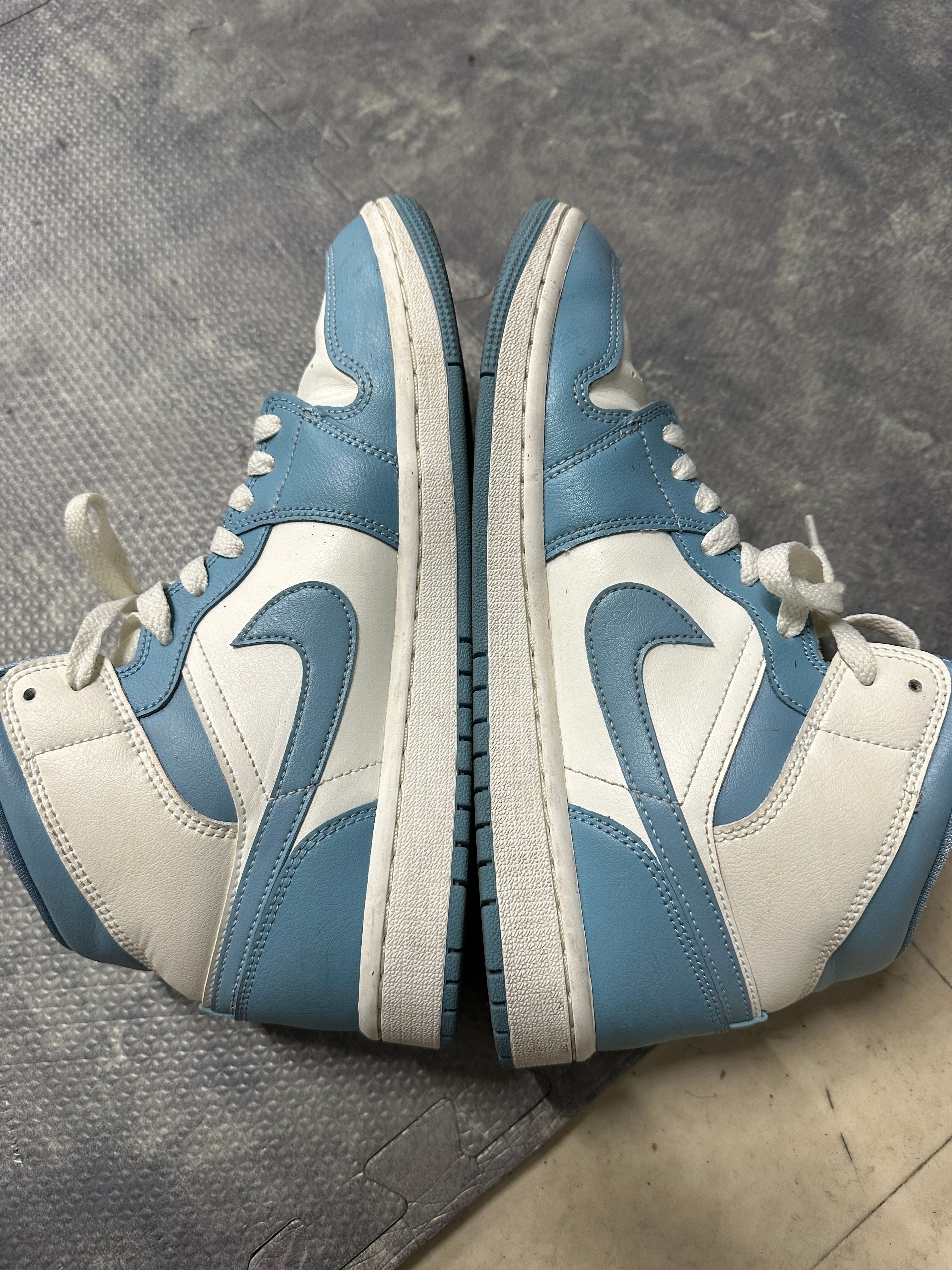 Nike Women's Air Jordan 1 Mid "University Blue"