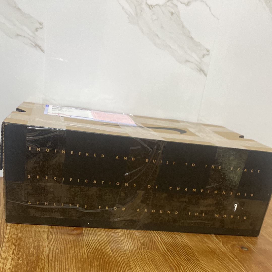 ナイキ エアジョーダン12 レトロ "フルゲーム/ブラック アンド バーシティレッド" (2025)