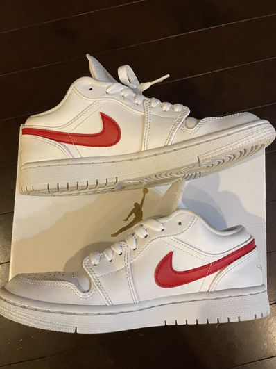 NIKE Women's AIR JORDAN 1 LOW "WHITE/UNIVERSITY RED"