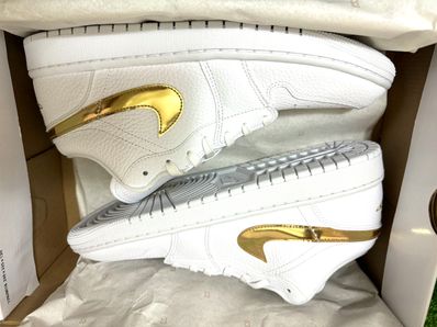 NIKE Women's AIR JORDAN 1 LOW SE "WHITE/GOLD"