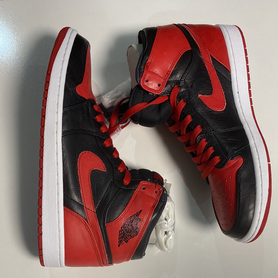 Nike Air Jordan 1 Retro High "Banned" (2011)