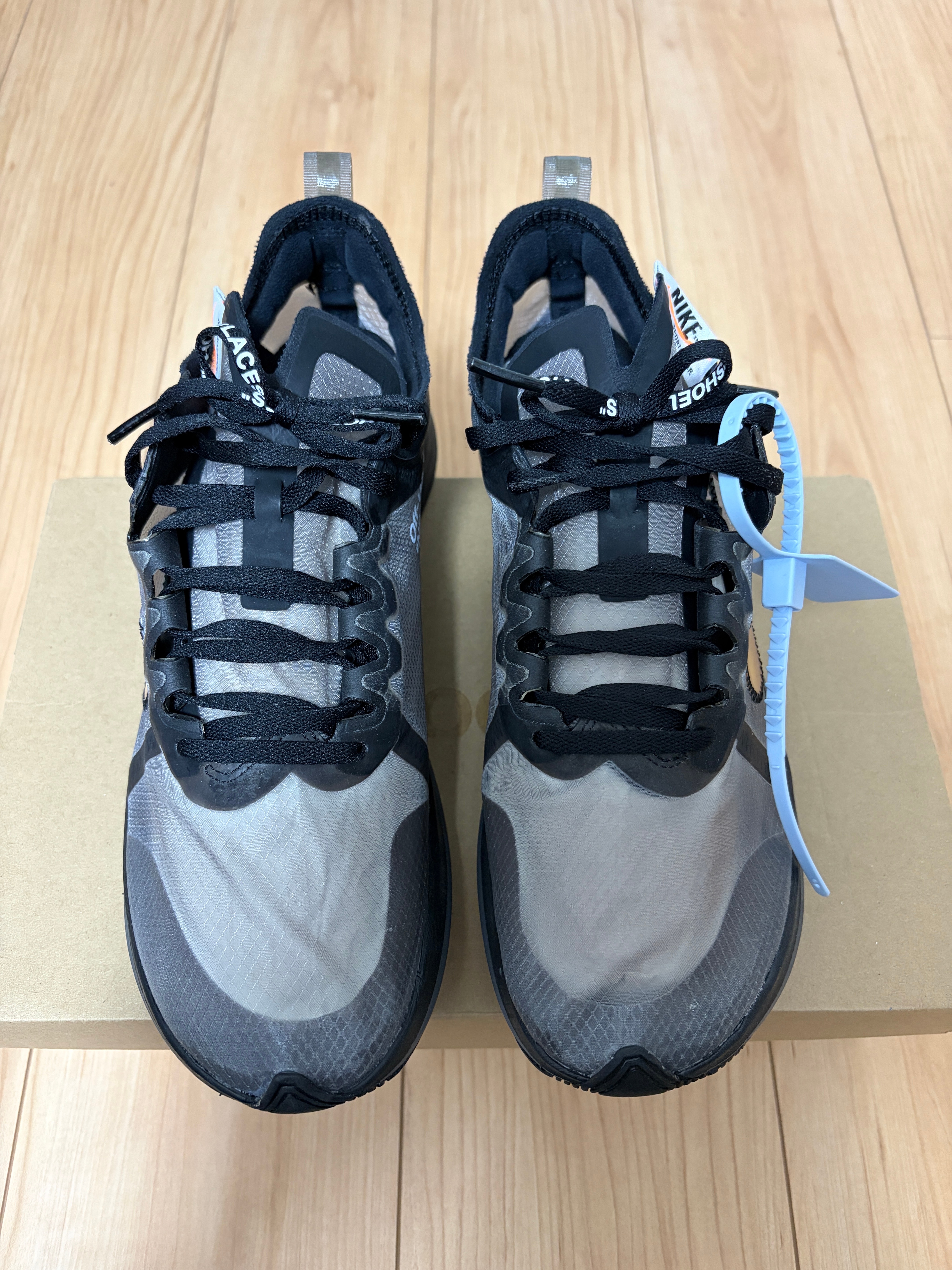 オフホワイト × ナイキ ズームフライ "ブラック"