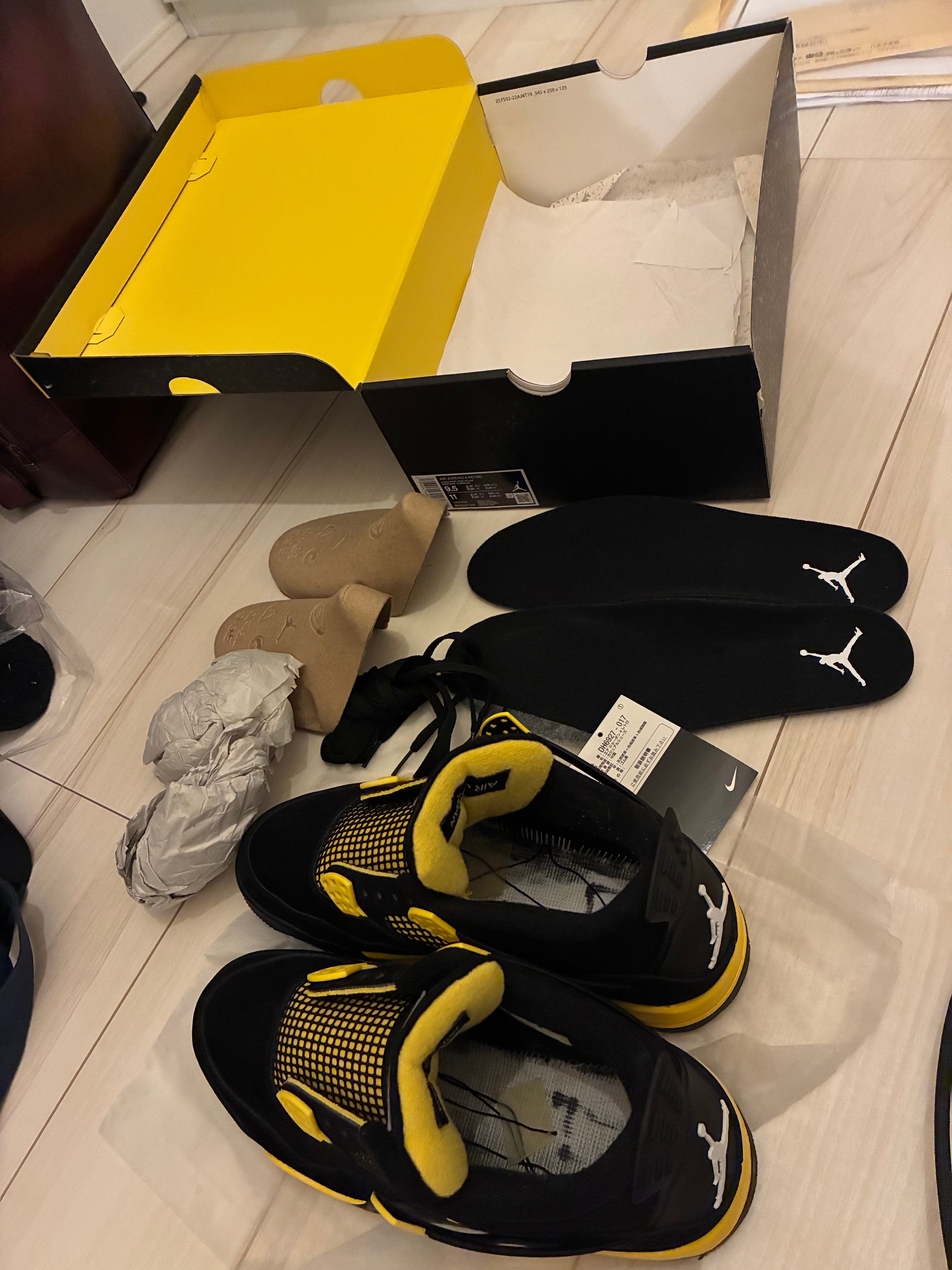 Nike Air Jordan 4 Retro "Thunder"(2023)