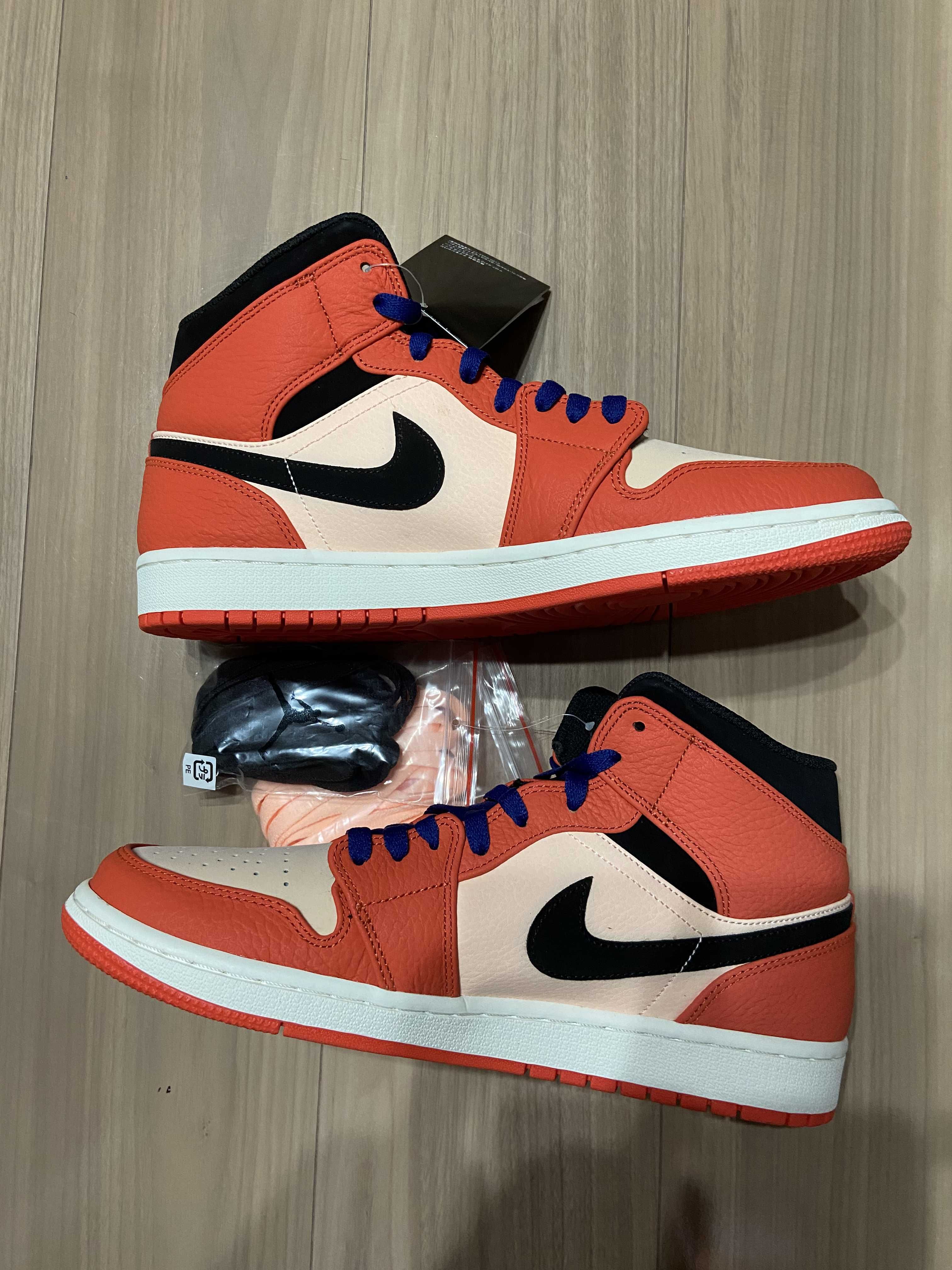 Nike Air Jordan 1 Mid "Team Orange Black"