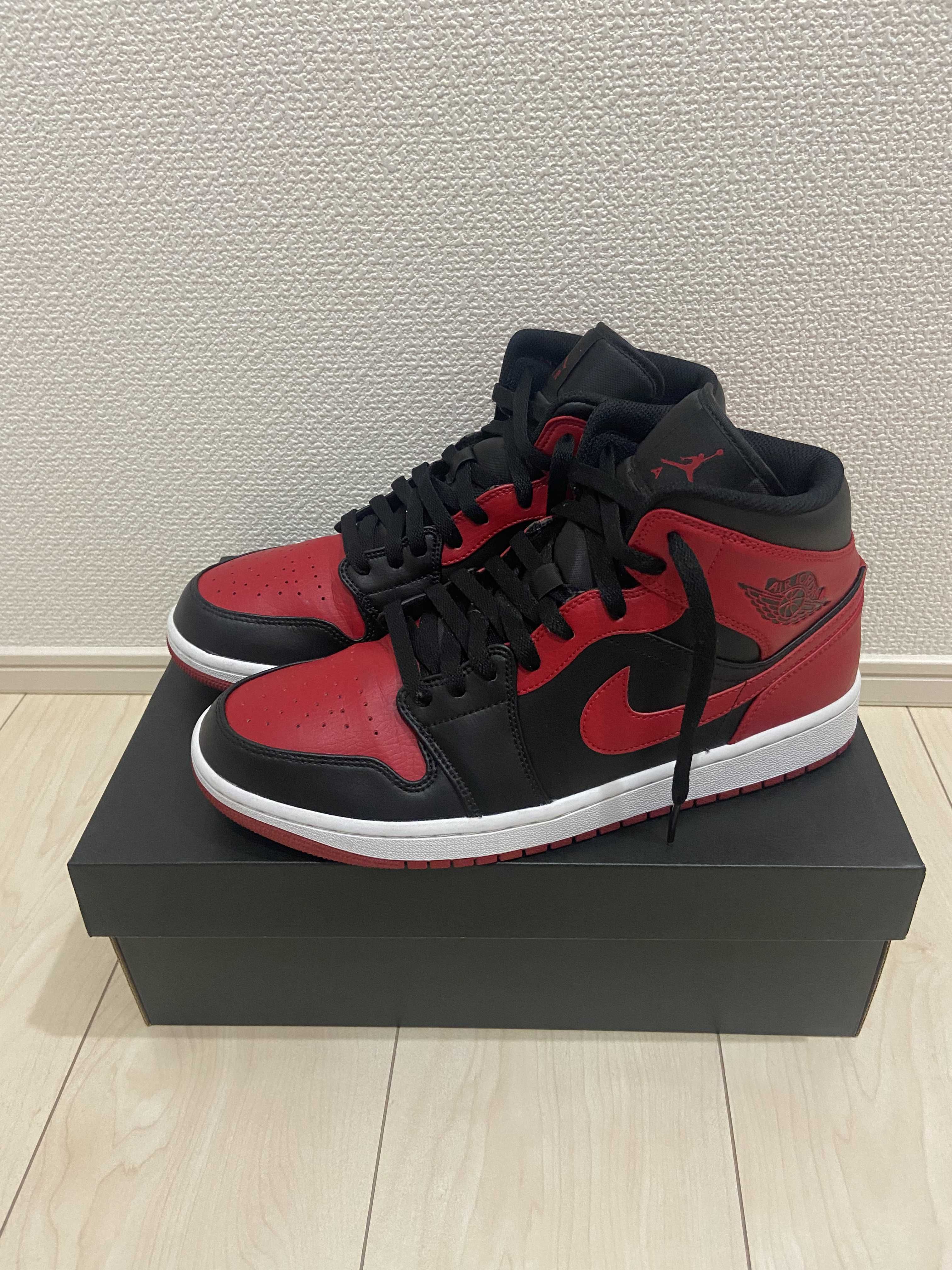 Nike Air Jordan 1 Mid "Bred"