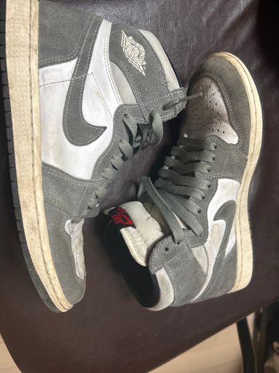 Nike Air Jordan 1 Retro High OG "Black and Smoke Grey"