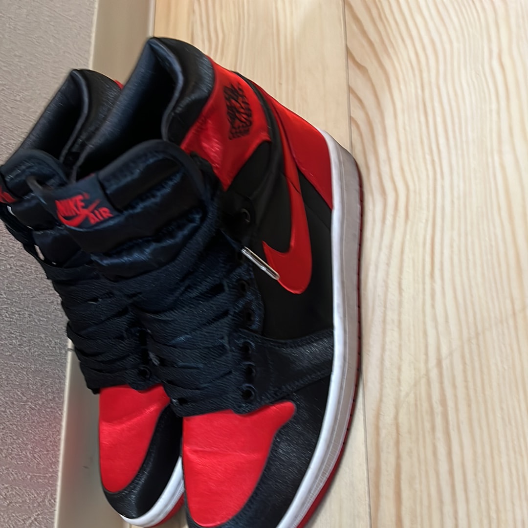 Nike Women's Air Jordan 1 Retro High OG "Satin Bred"