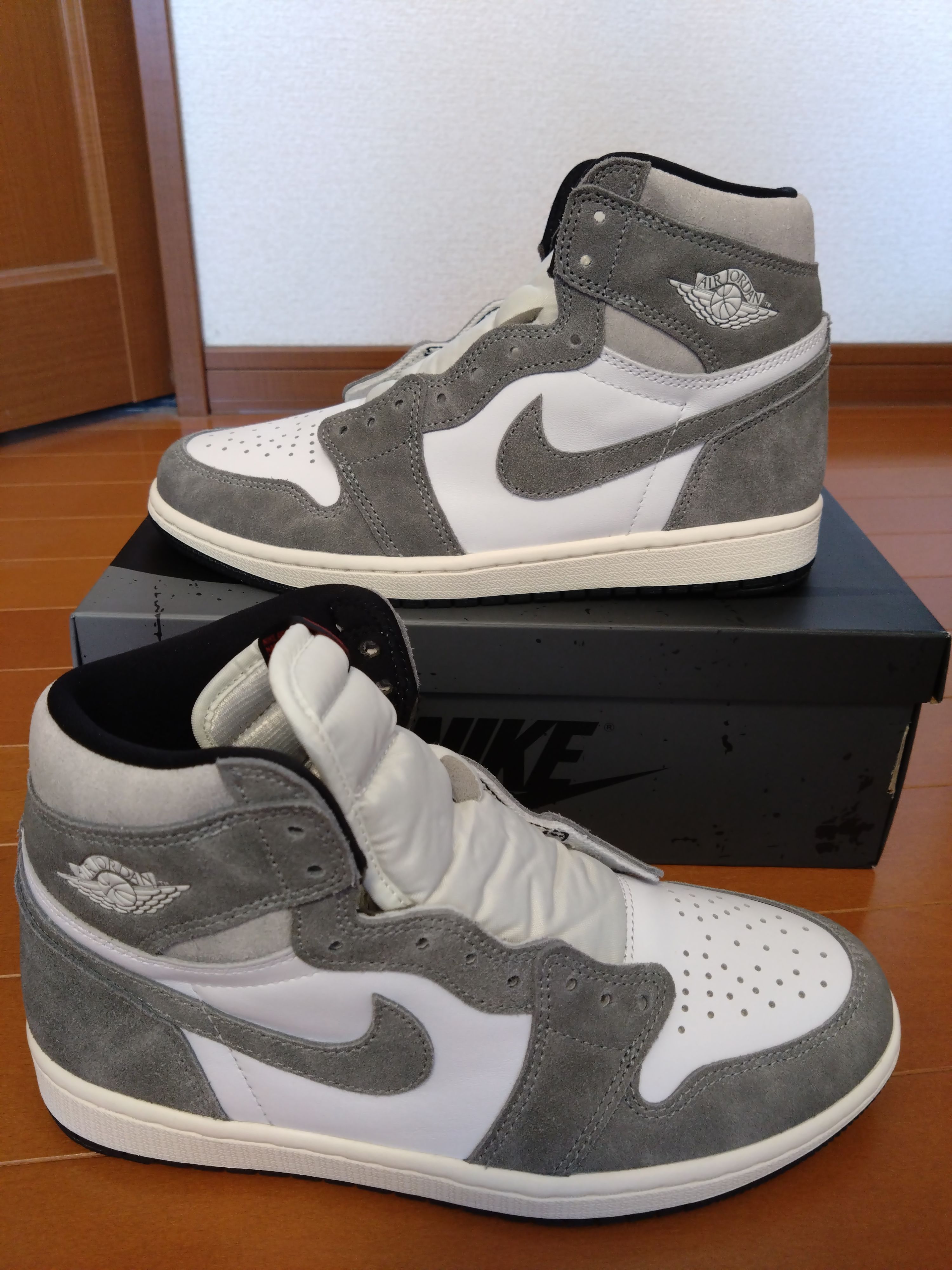 Nike Air Jordan 1 Retro High OG "Black and Smoke Grey"