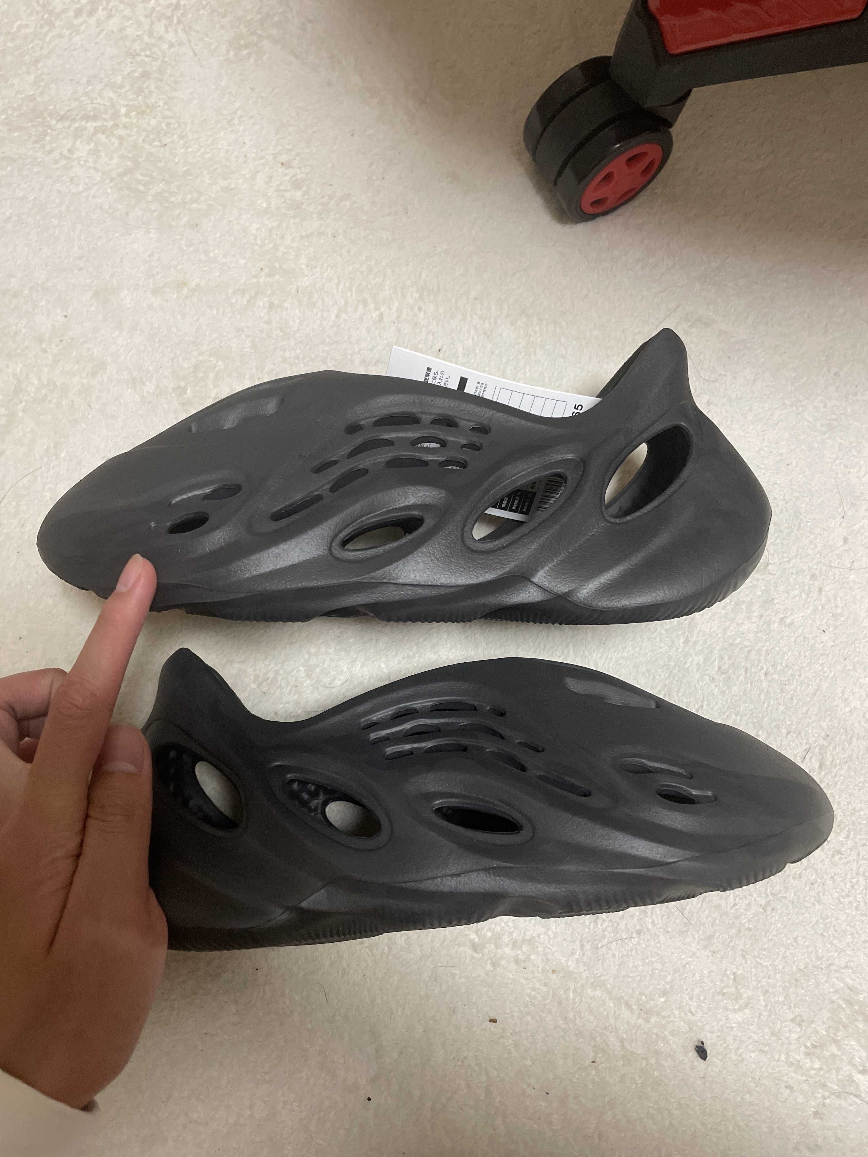 adidas YEEZY Foam Runner "Onyx"