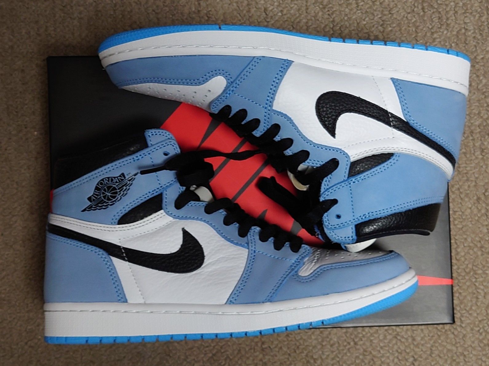 Nike Air Jordan 1 High OG "University Blue"