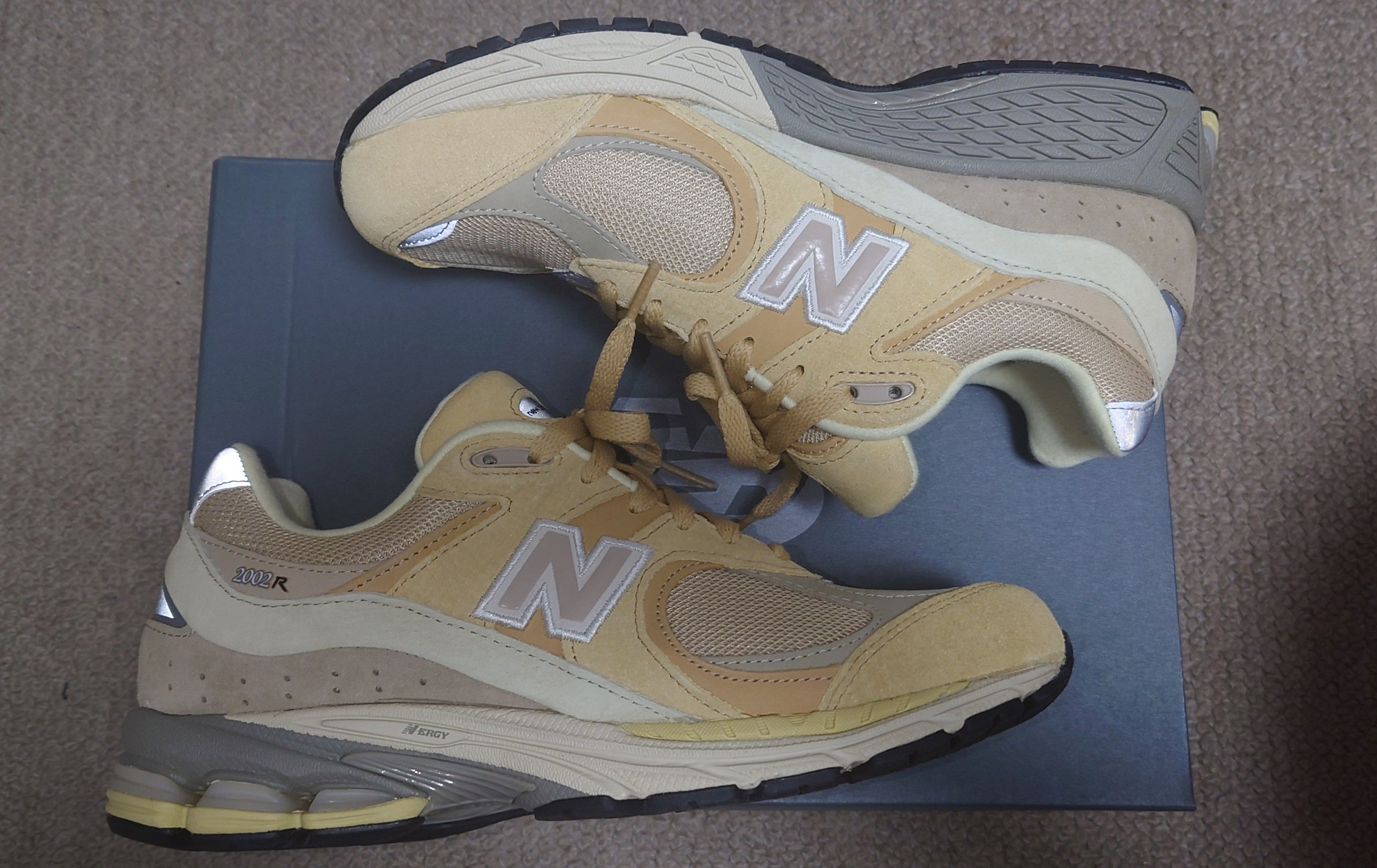 AURALEE × New Balance 2002R "Yellow/Beige"