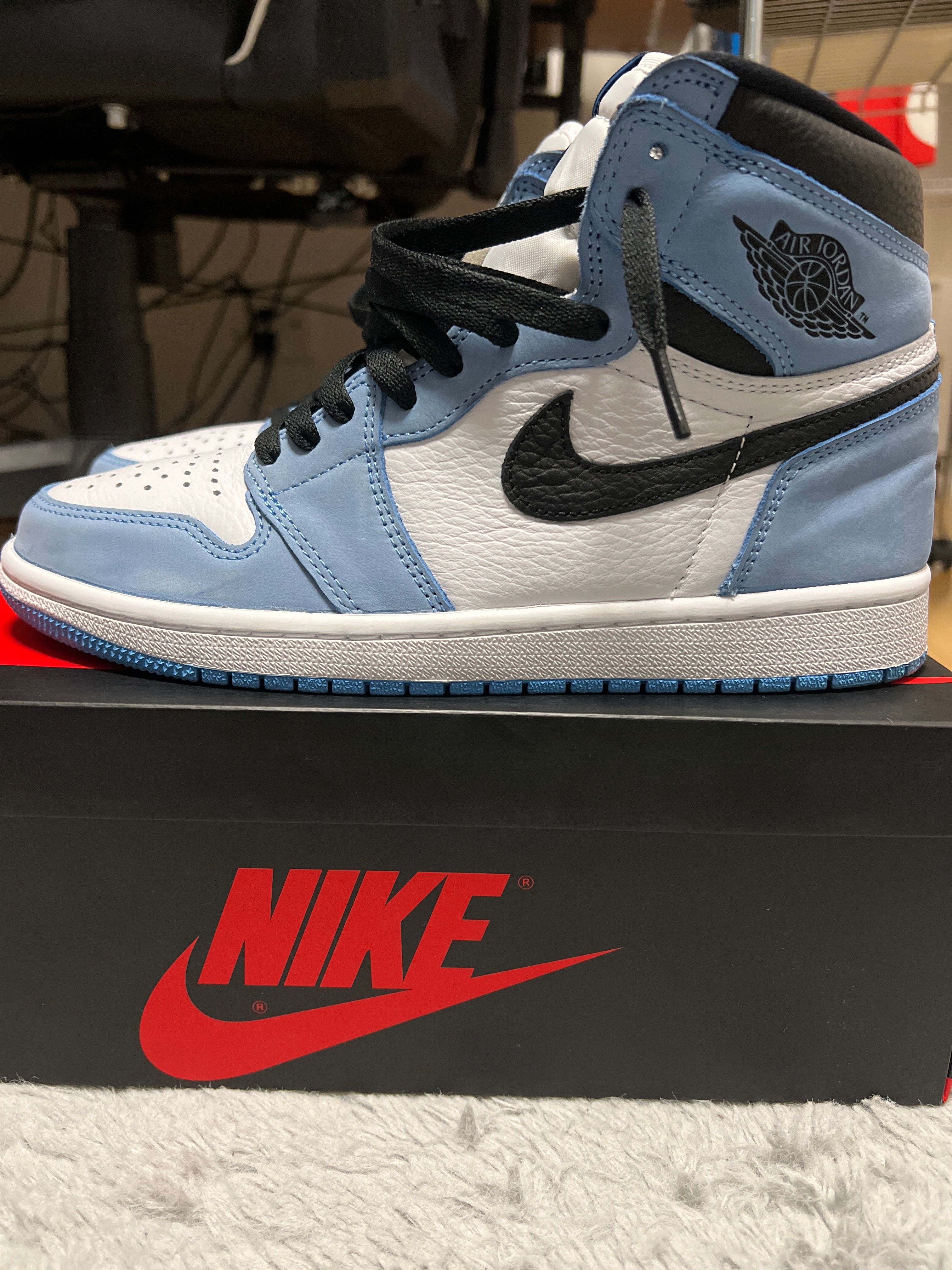 Nike Air Jordan 1 High OG "University Blue"