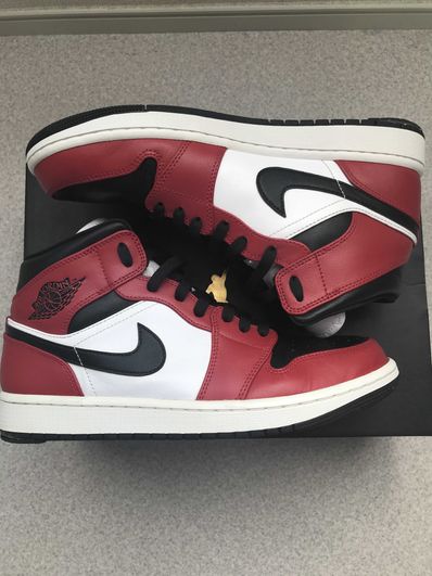 Nike Air Jordan 1 Mid "Chicago Black Toe"