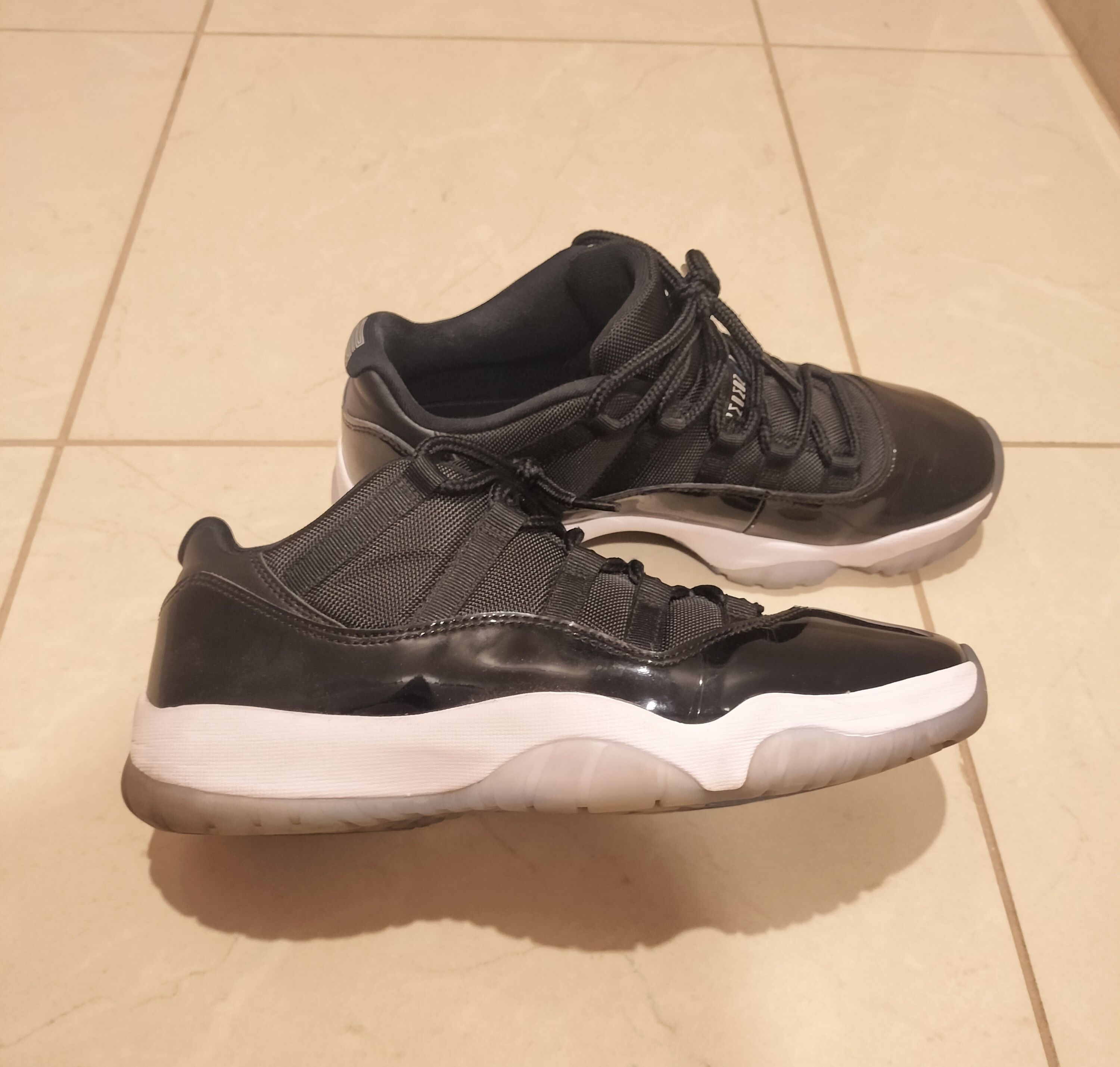 Nike Air Jordan 11 Retro Low "Black and Varsity Royal/Space Jam"