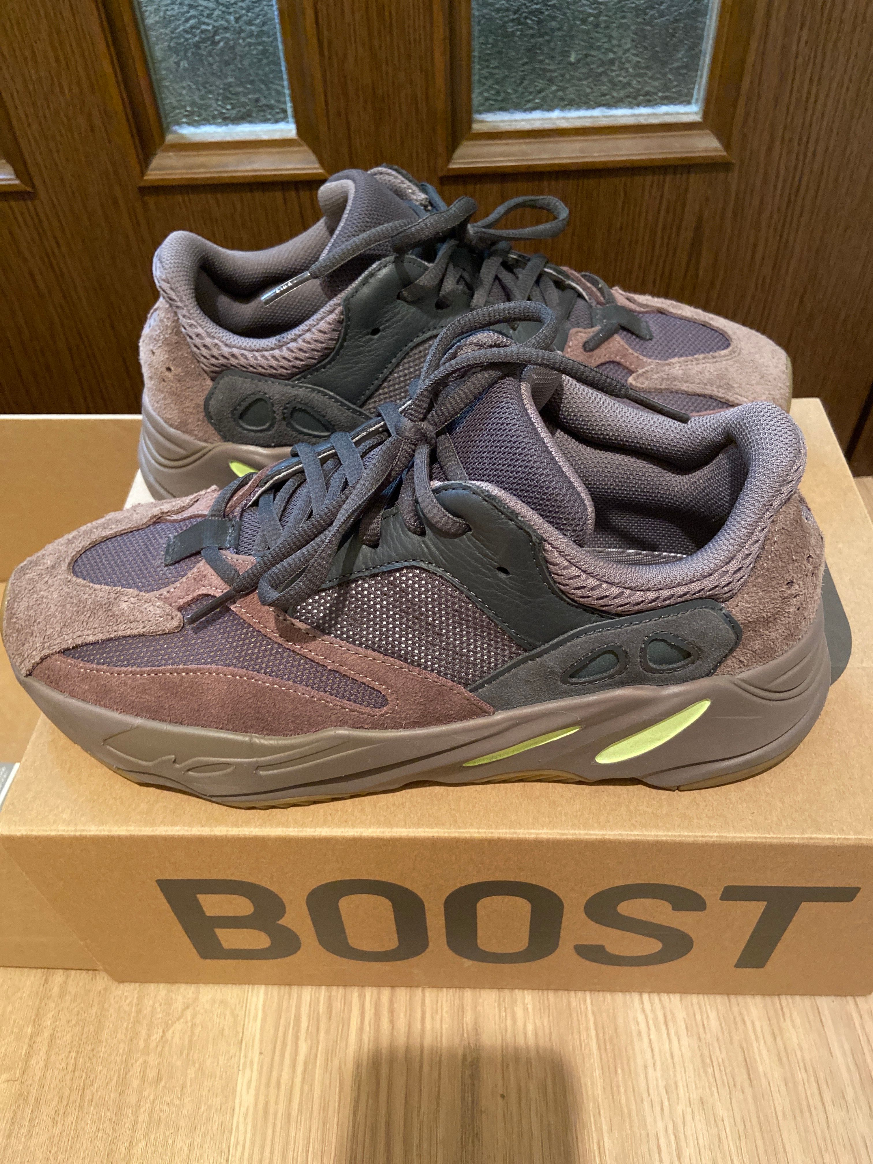 YEEZY BOOST 700 WAVE RUNNER DARK GREY