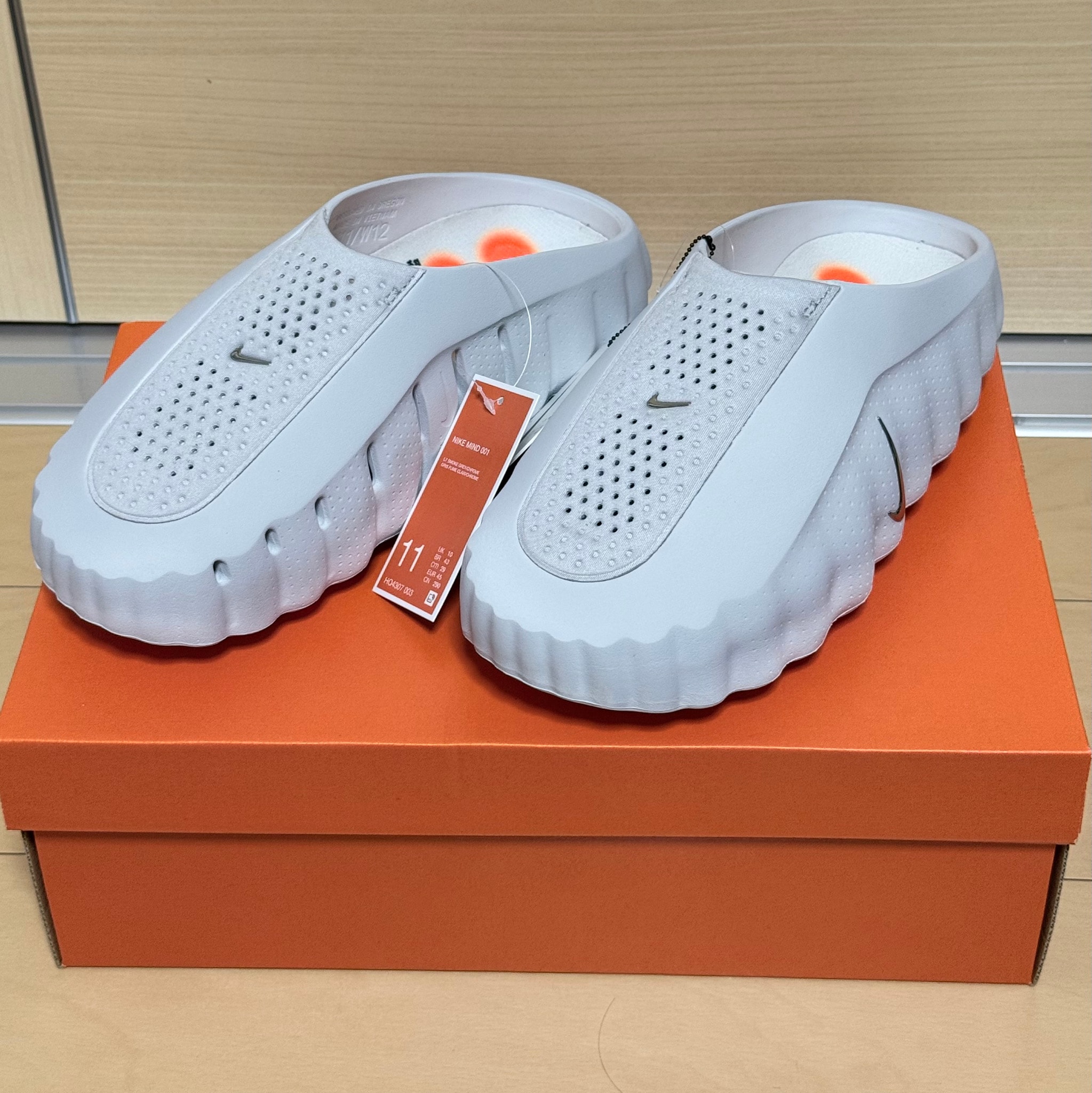 Nike Mind 001 Mules "Light Smoke Grey/Hyper Crimson"