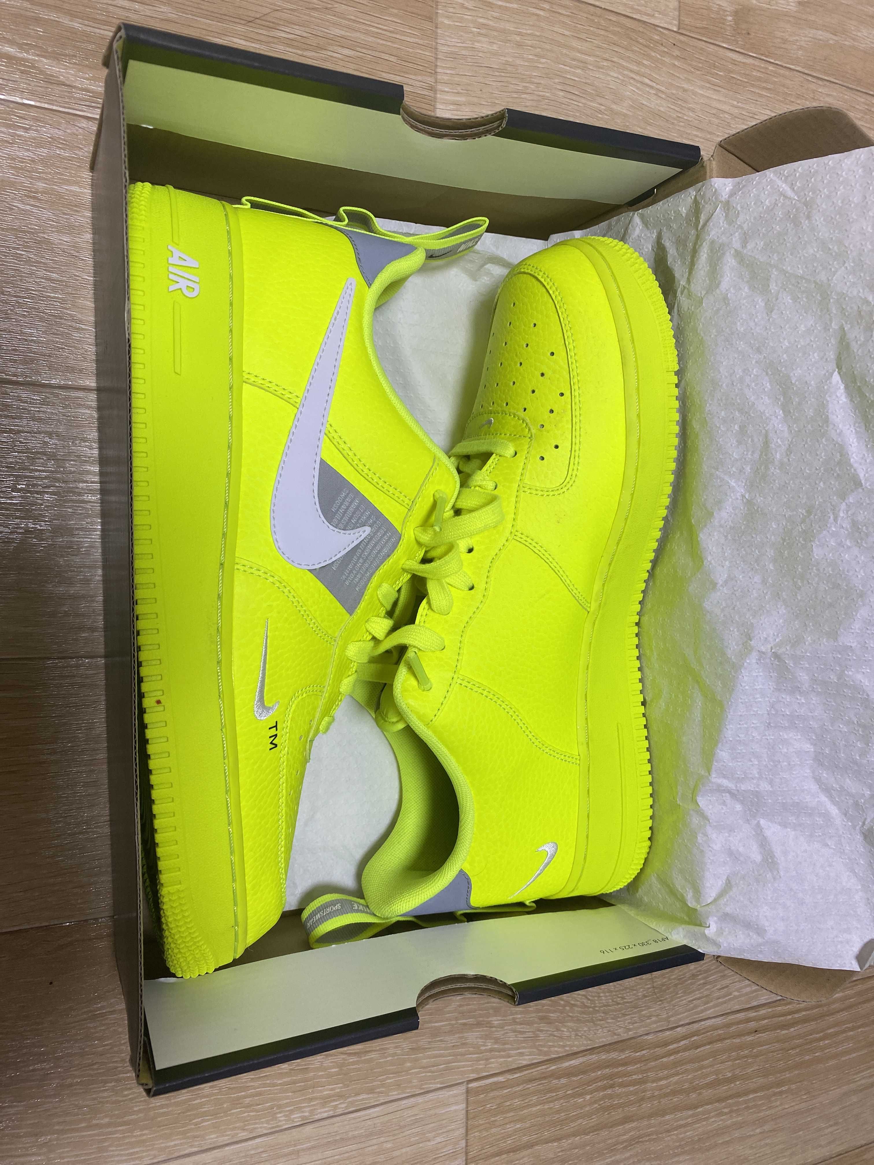 Nike Air Force 1 Low Utility "Volt/White/Black/Wolf Grey"