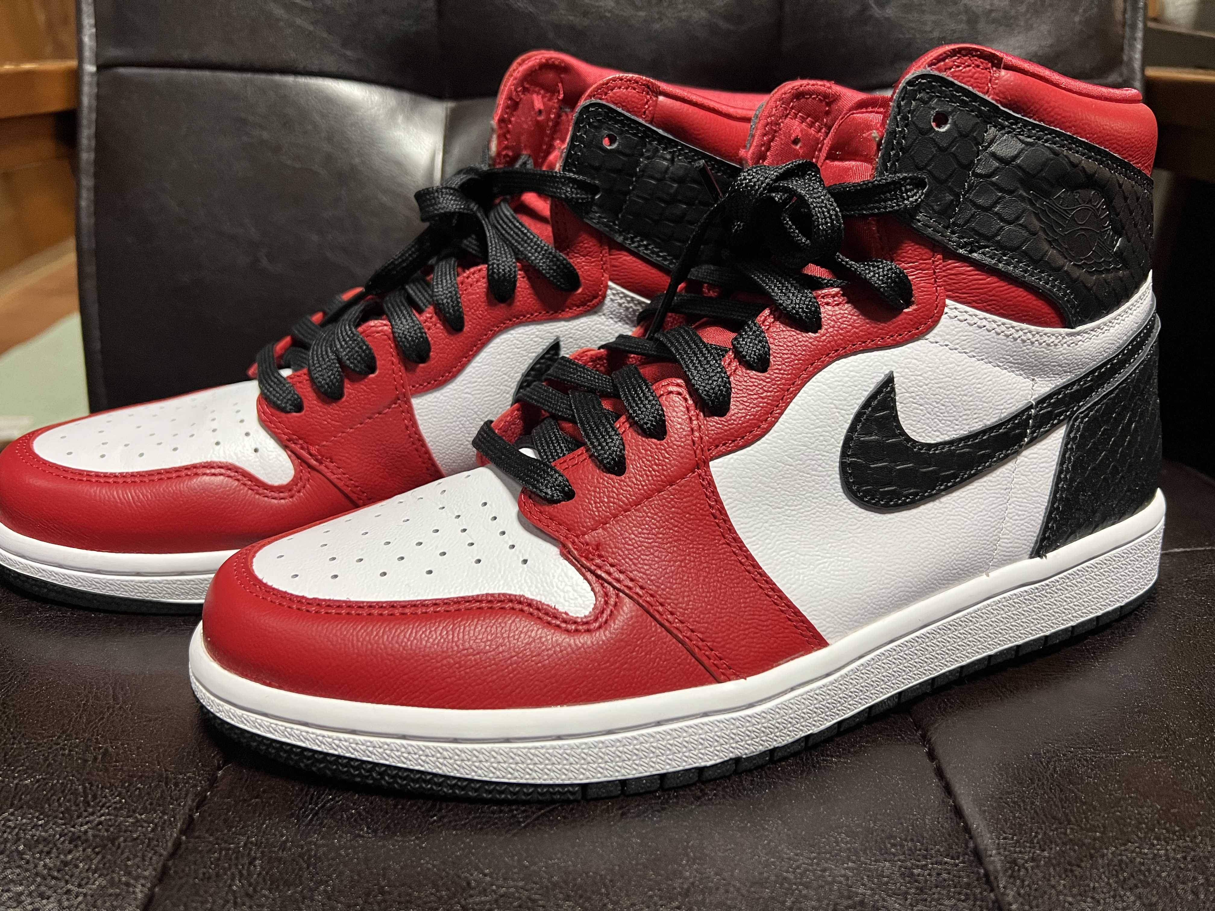 Nike Women's Air Jordan 1 High OG "Satin Red"