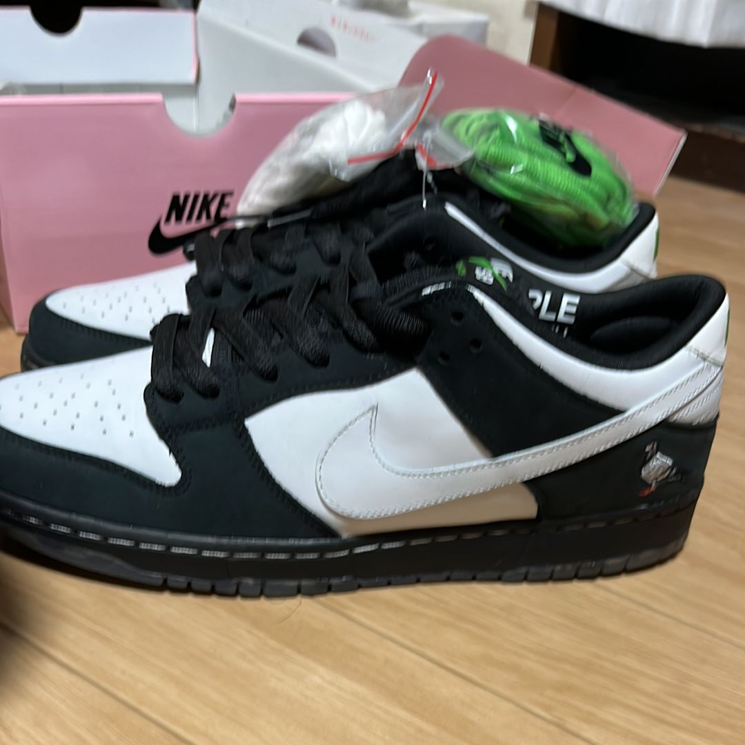 STAPLE × Nike SB Dunk Low "Pigeon Black/White"