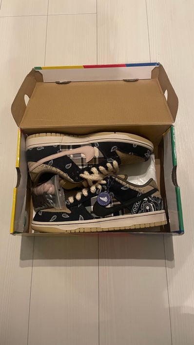 Travis Scott × Nike SB Dunk Low "Black/Parachute Beige"