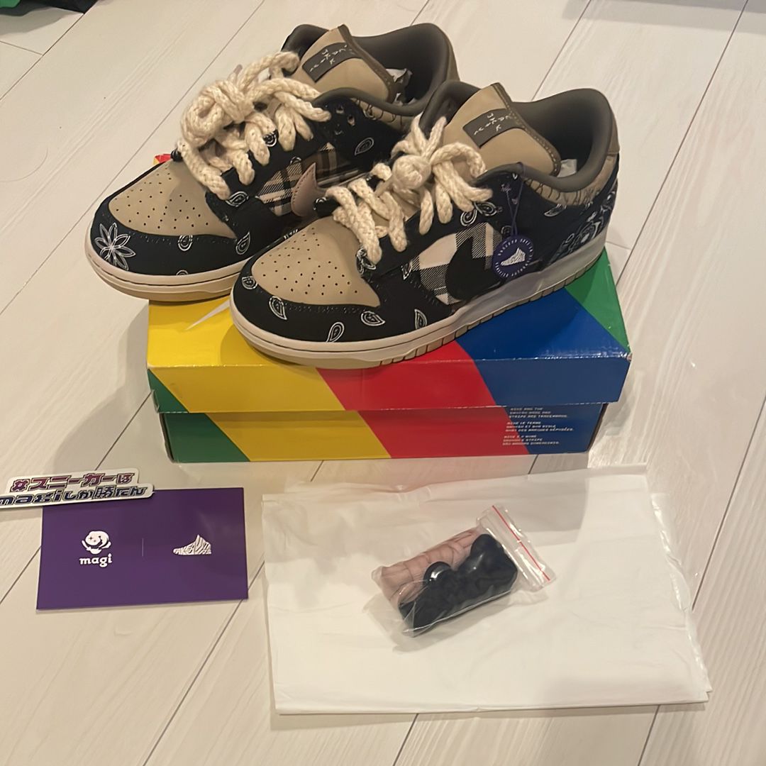 Travis Scott × Nike SB Dunk Low "Black/Parachute Beige"