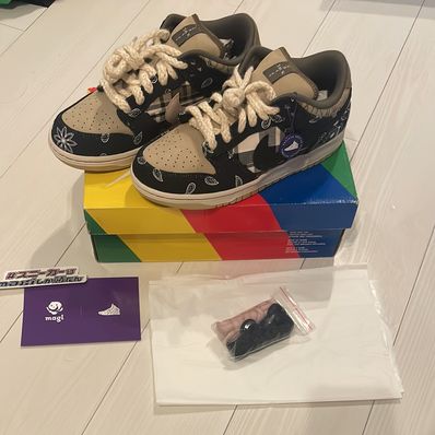 Travis Scott × Nike SB Dunk Low "Black/Parachute Beige"