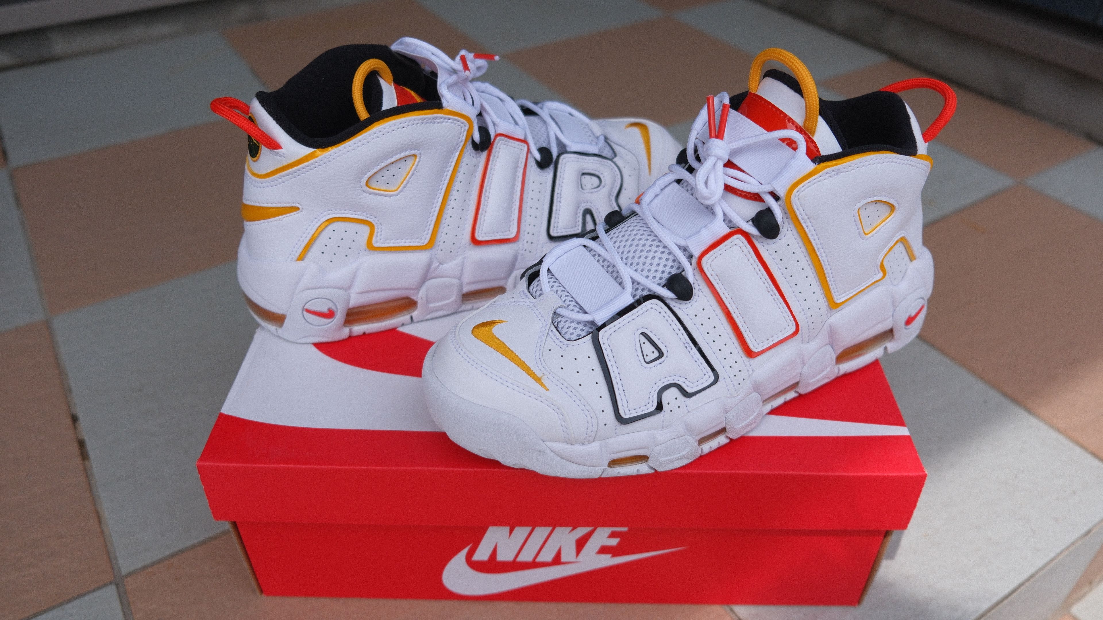 NIKE AIR MORE UPTEMPO "RAYGUNS"