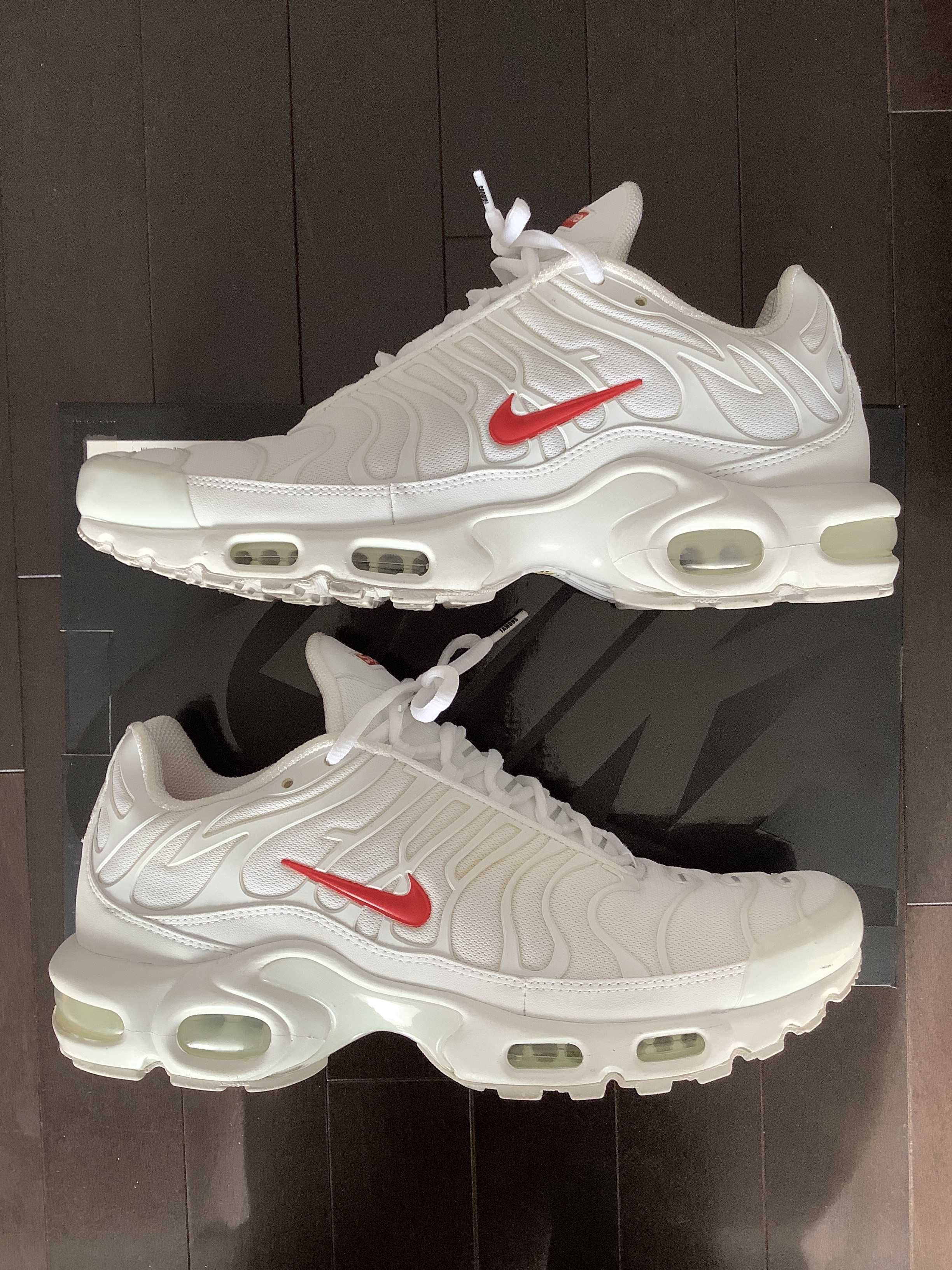 Supreme x Nike Air Max Plus TN "White/Speed Red"