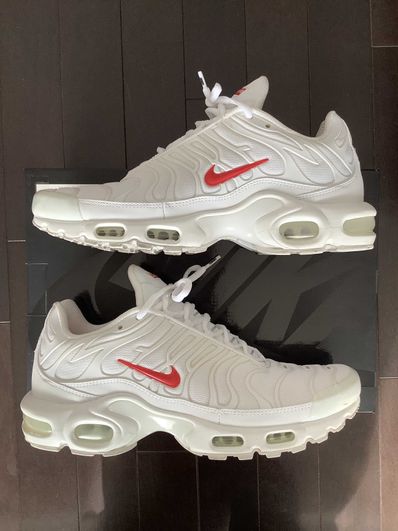 Supreme x Nike Air Max Plus TN "White/Speed Red"