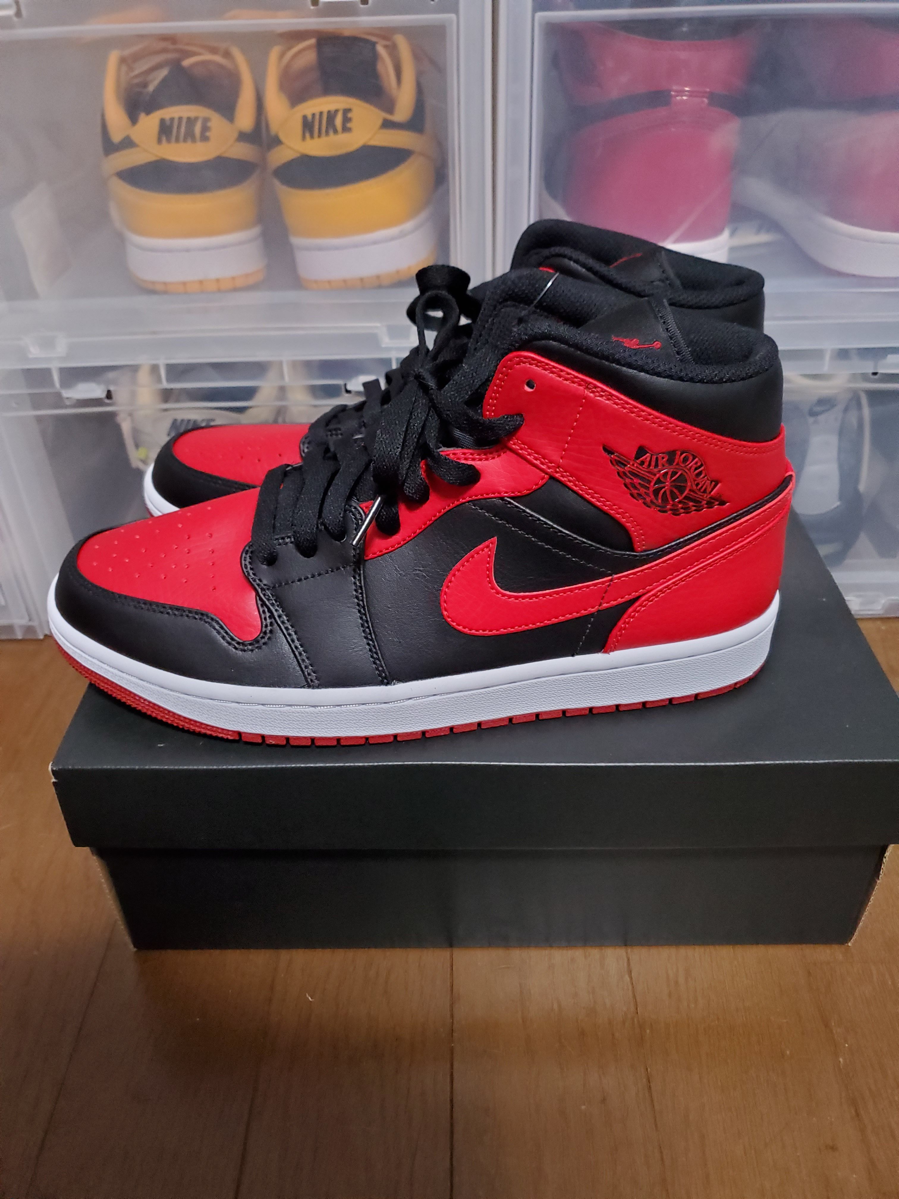 Nike Air Jordan 1 Mid "Bred"