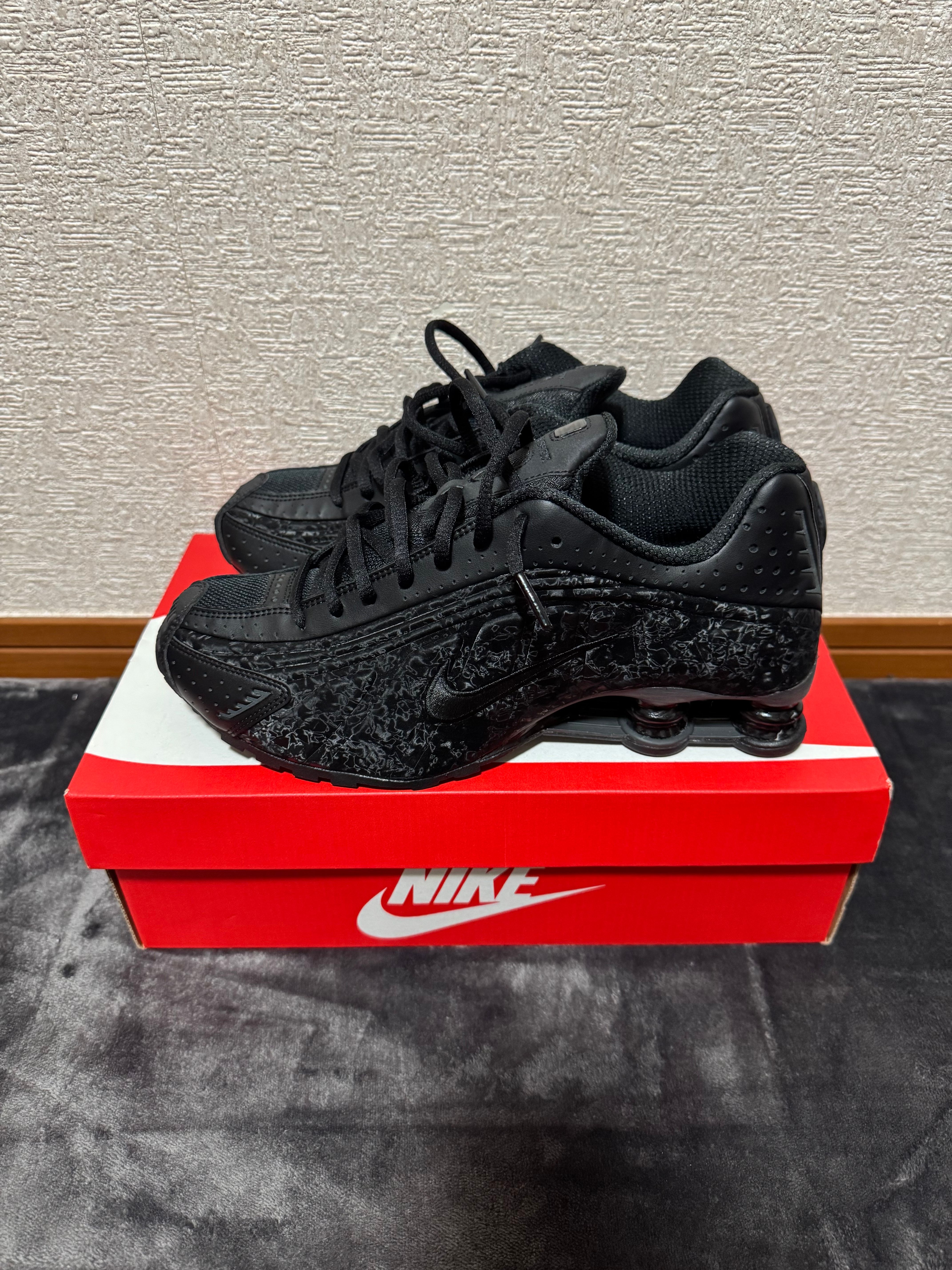 Nike Women's Shox R4 "Black Floral/Dark Smoke Grey"