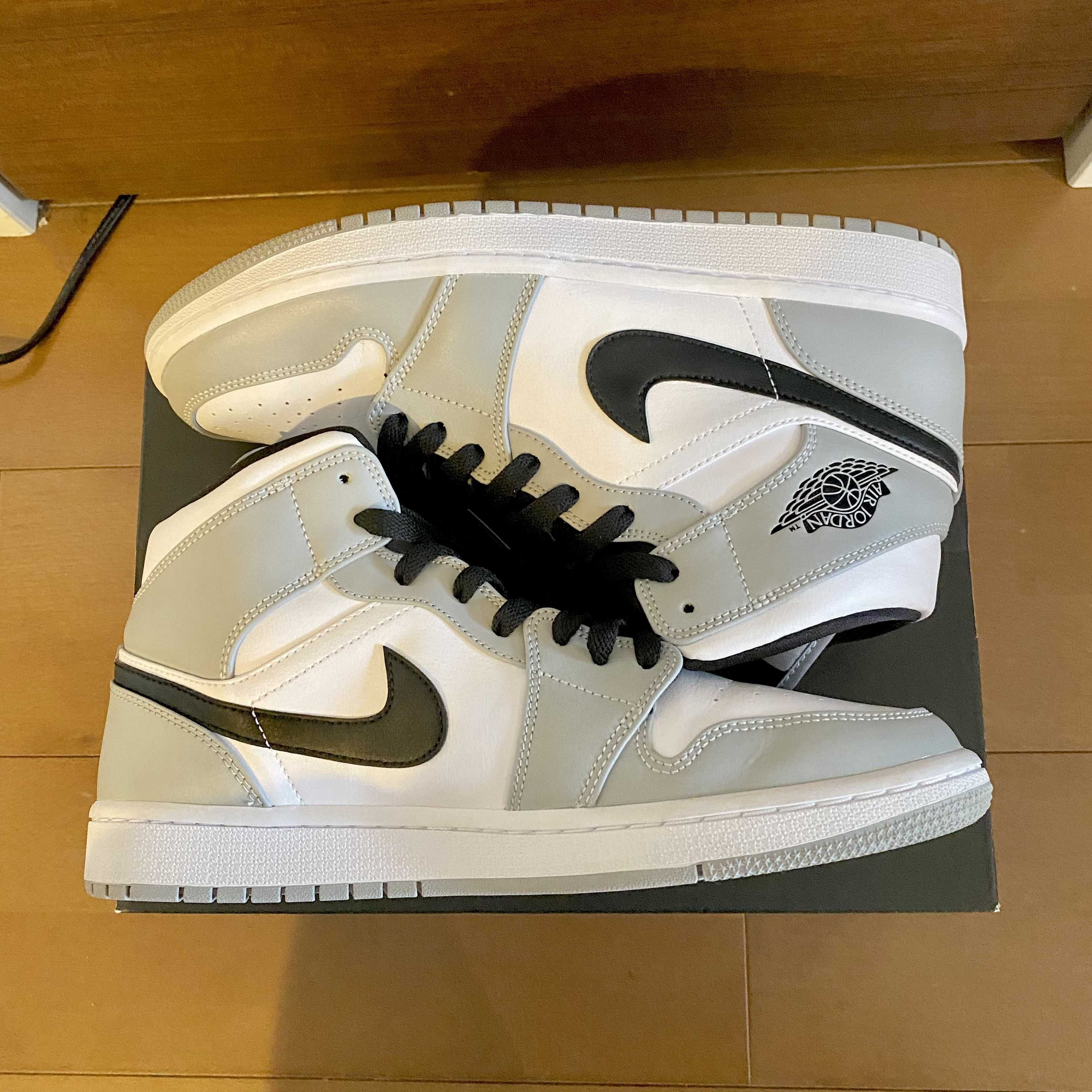 Nike Air Jordan 1 Mid "Light Smoke Grey/White/Black"