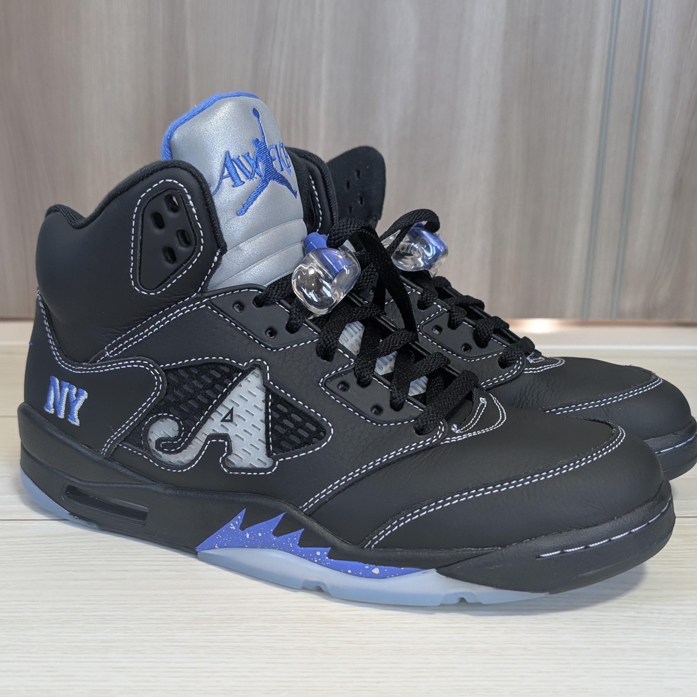 アウェイクニューヨーク × ナイキ エアジョーダン5 レトロ OG "ブラック"