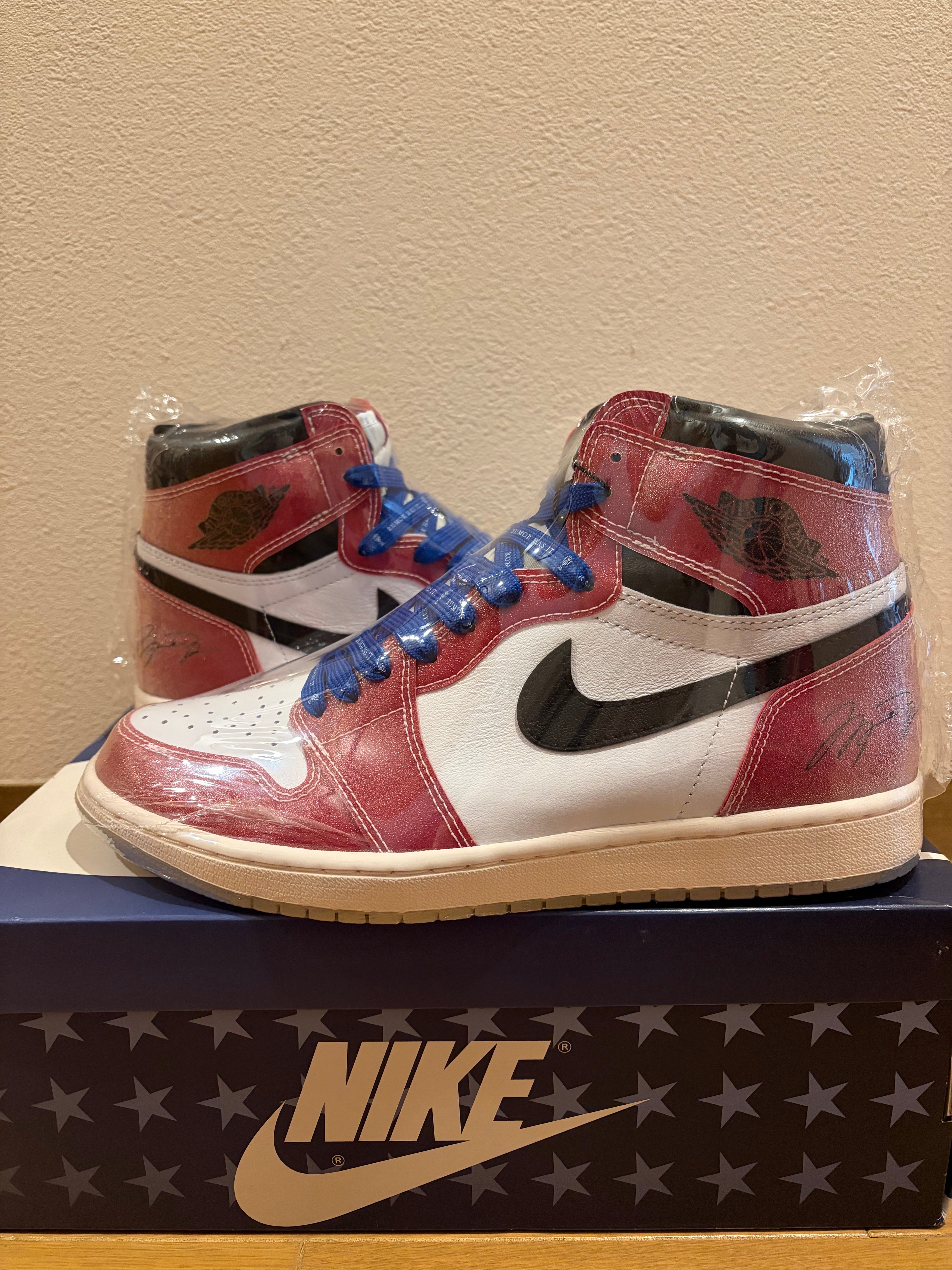 Trophy Room × Nike Air Jordan 1 Retro High "Chicago" (Friends and Family) (Blue Laces)